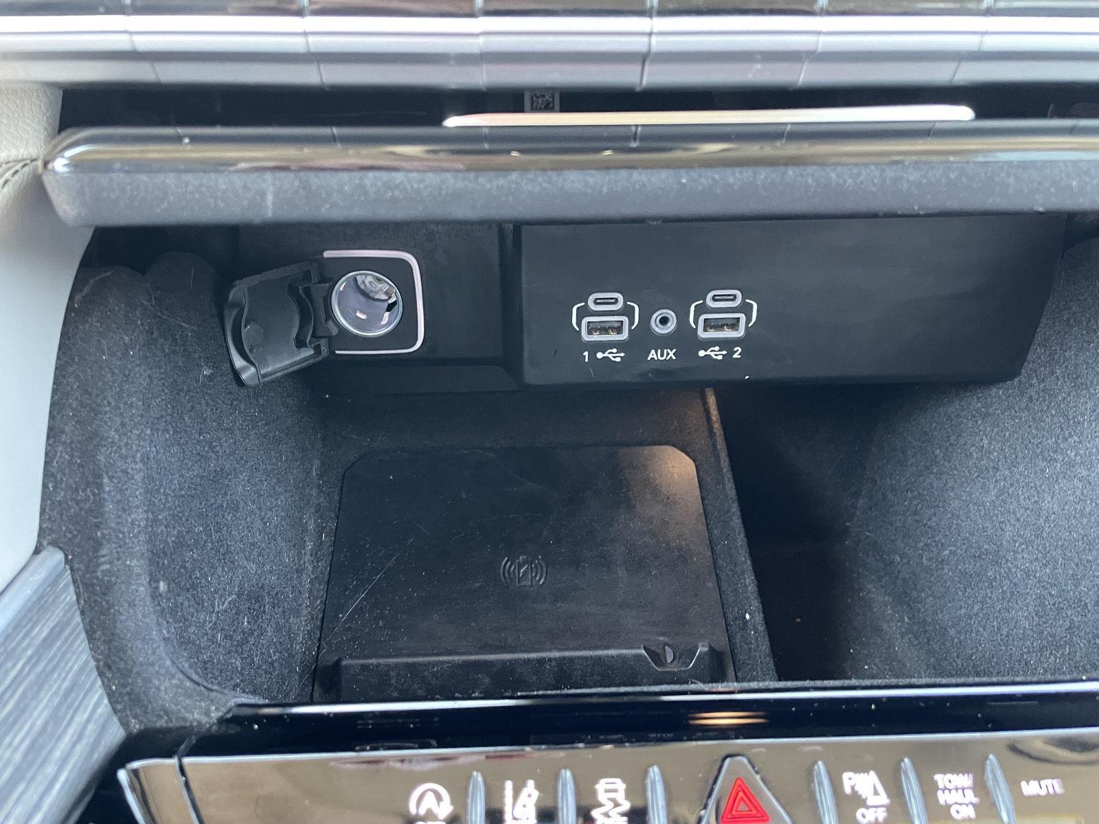 Vehicle photo 30