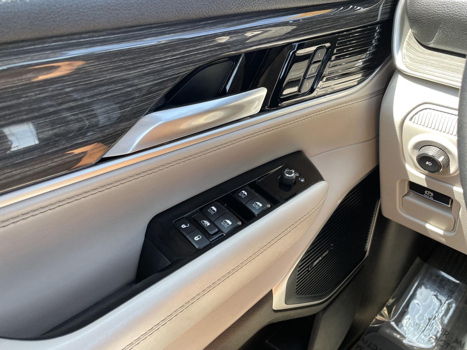Vehicle photo 31