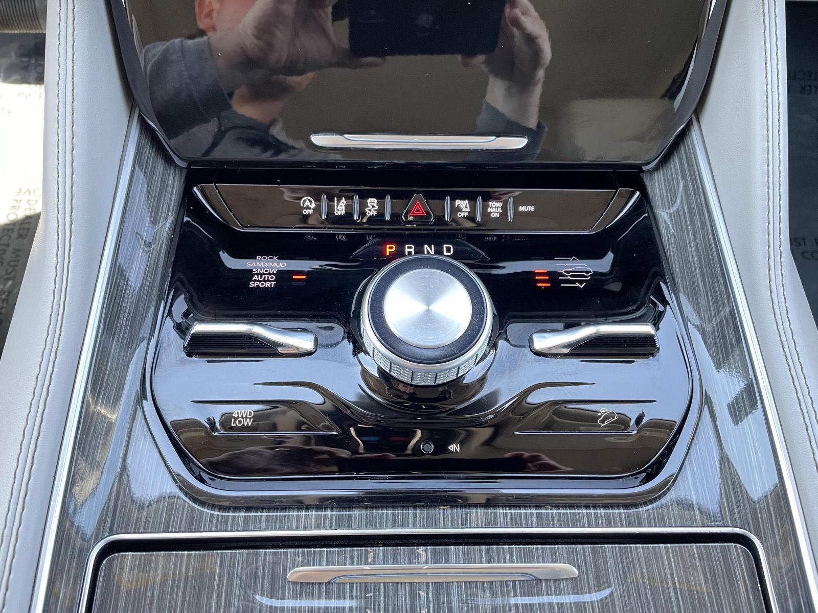 Vehicle photo 32