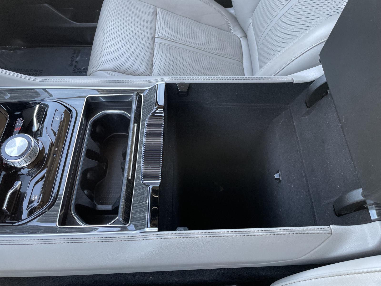 Vehicle photo 33