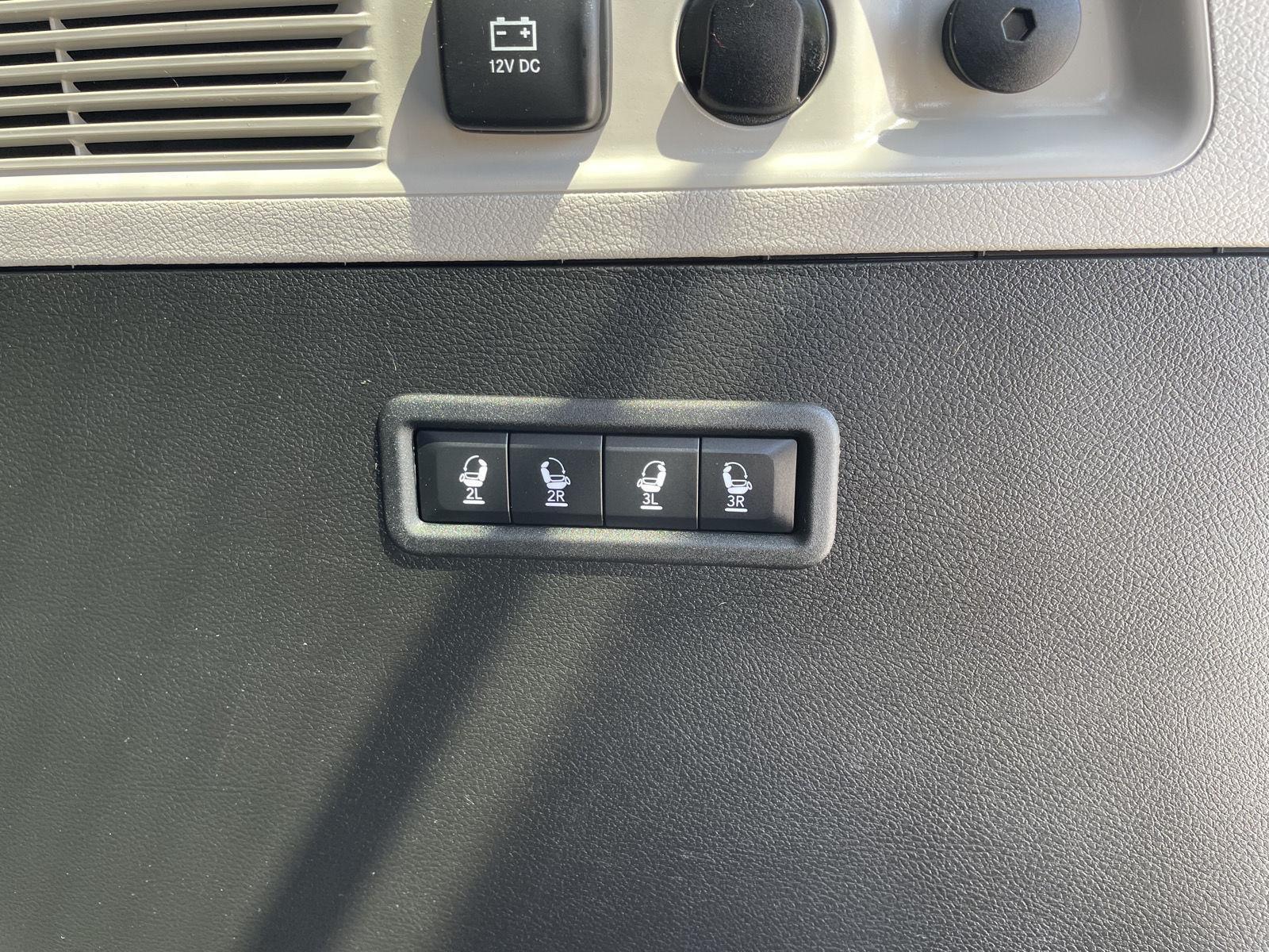 Vehicle photo 38