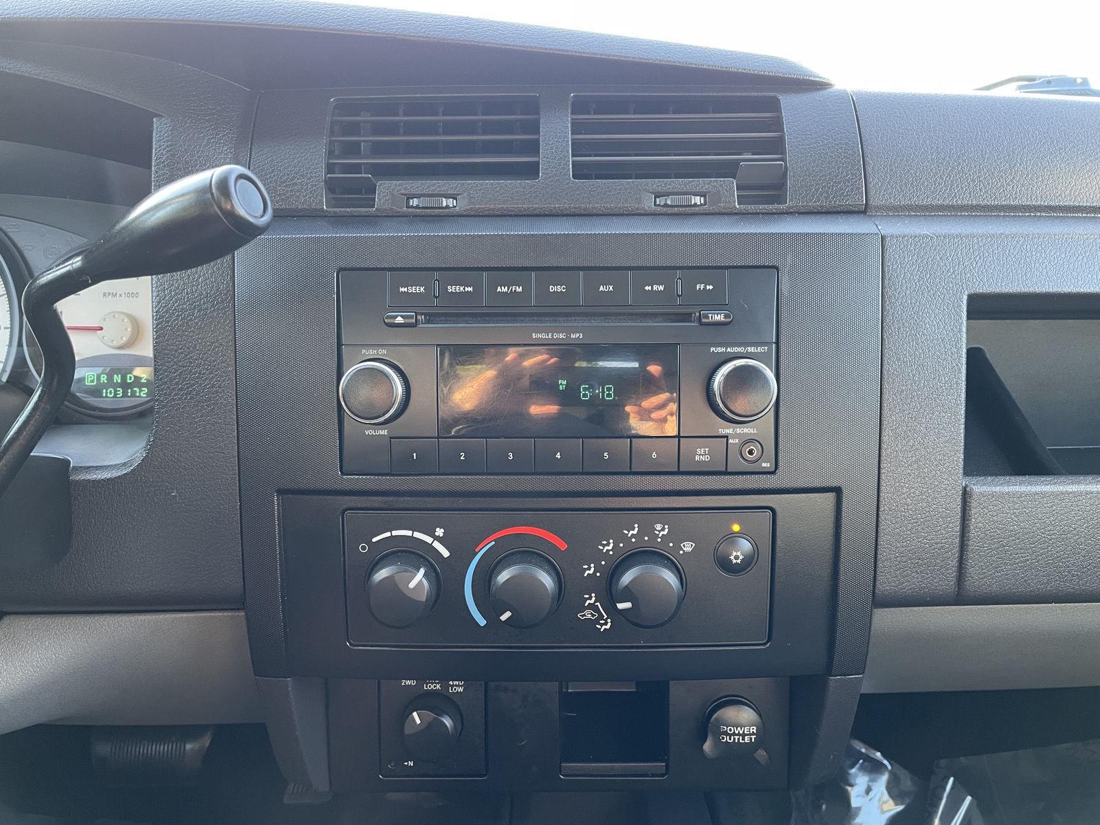 Vehicle photo 21