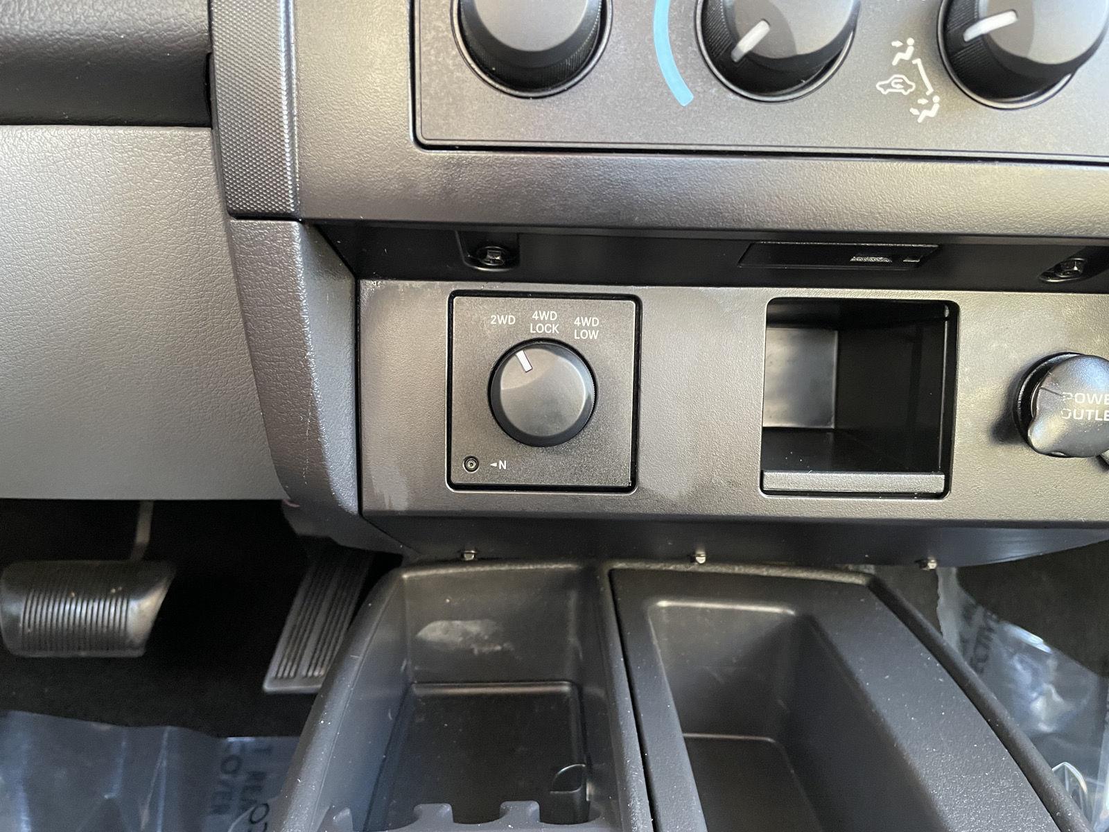 Vehicle photo 24