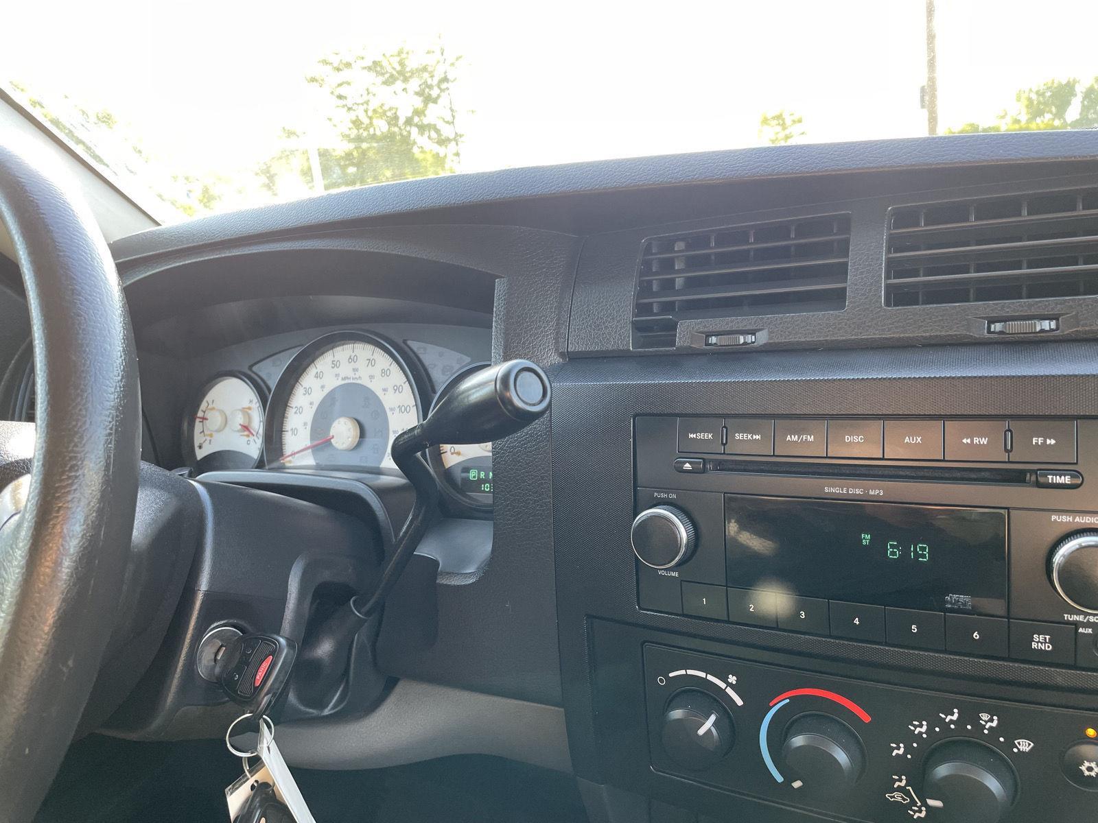 Vehicle photo 26