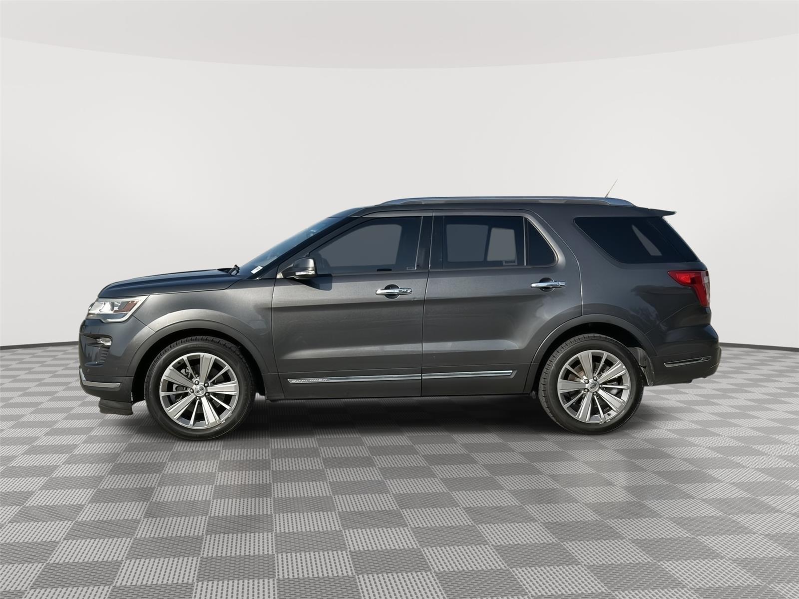 Vehicle photo 2