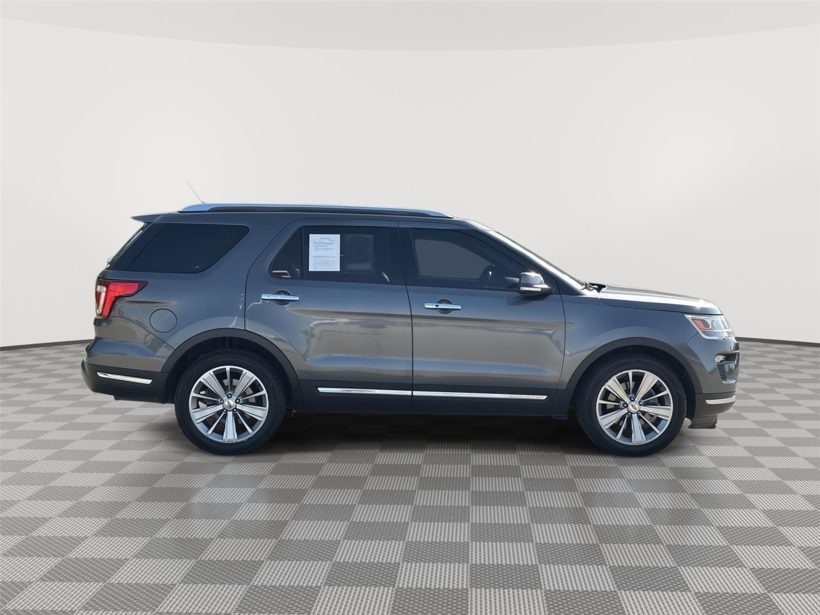 Vehicle photo 6