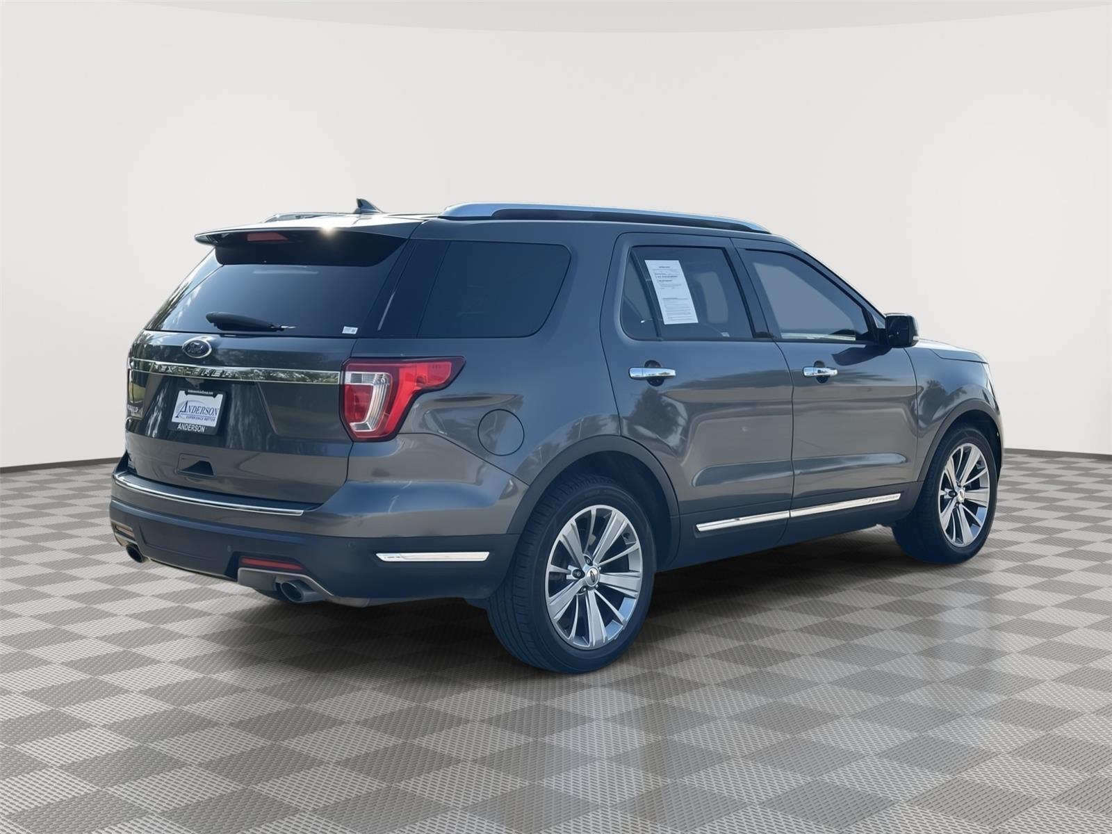 Vehicle photo 7