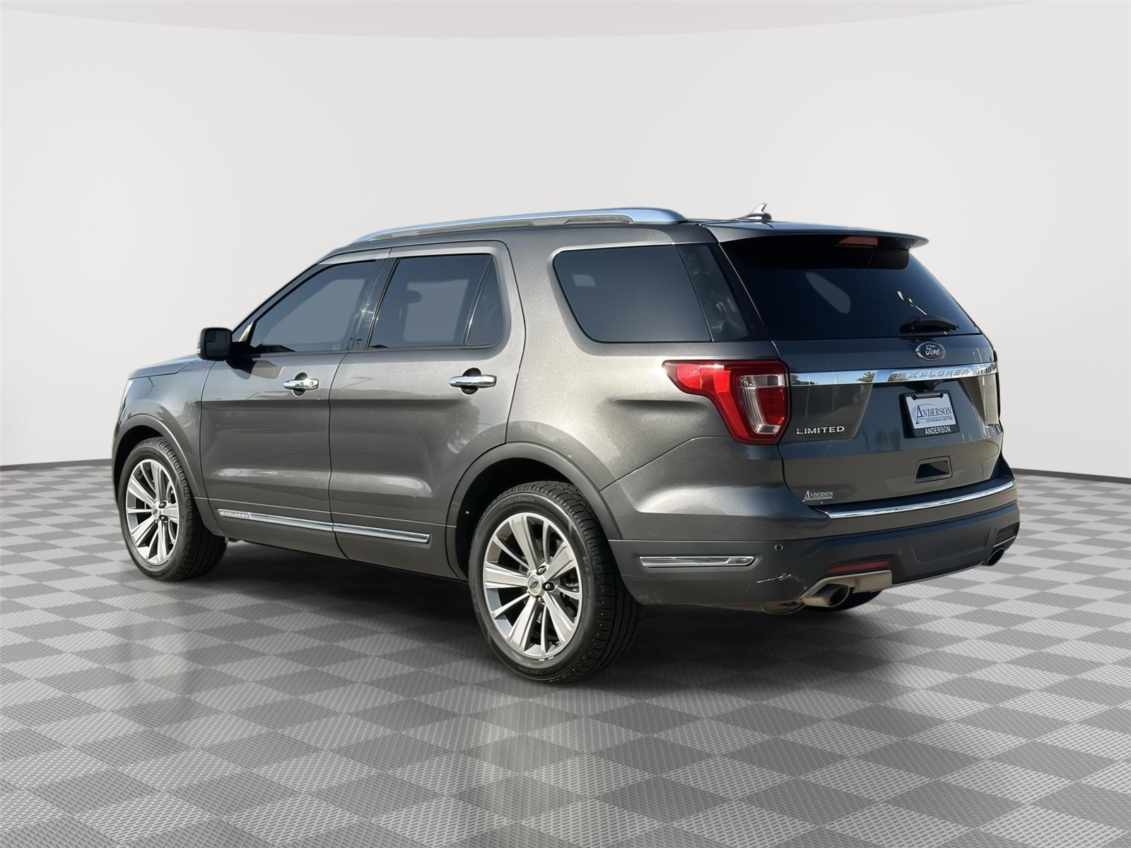 Vehicle photo 9