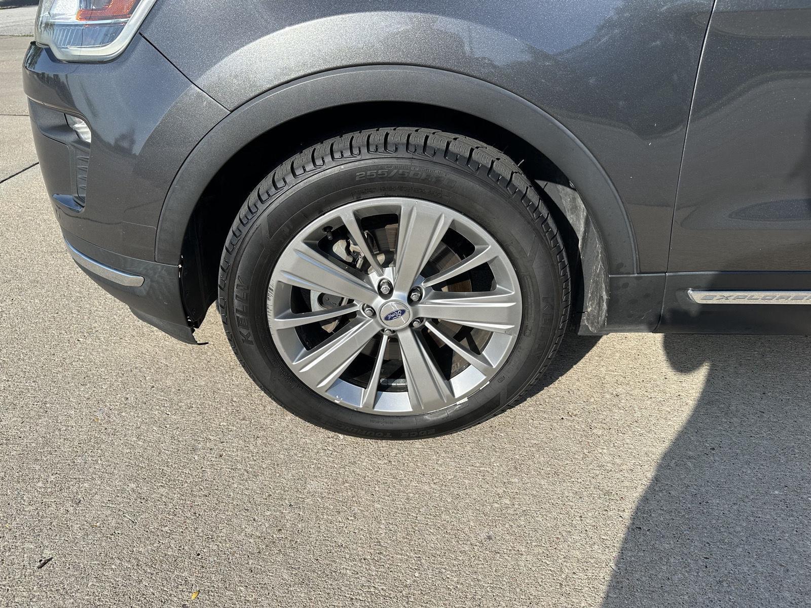 Vehicle photo 10