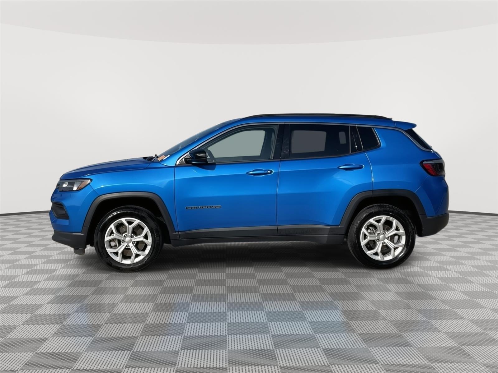 Vehicle photo 2