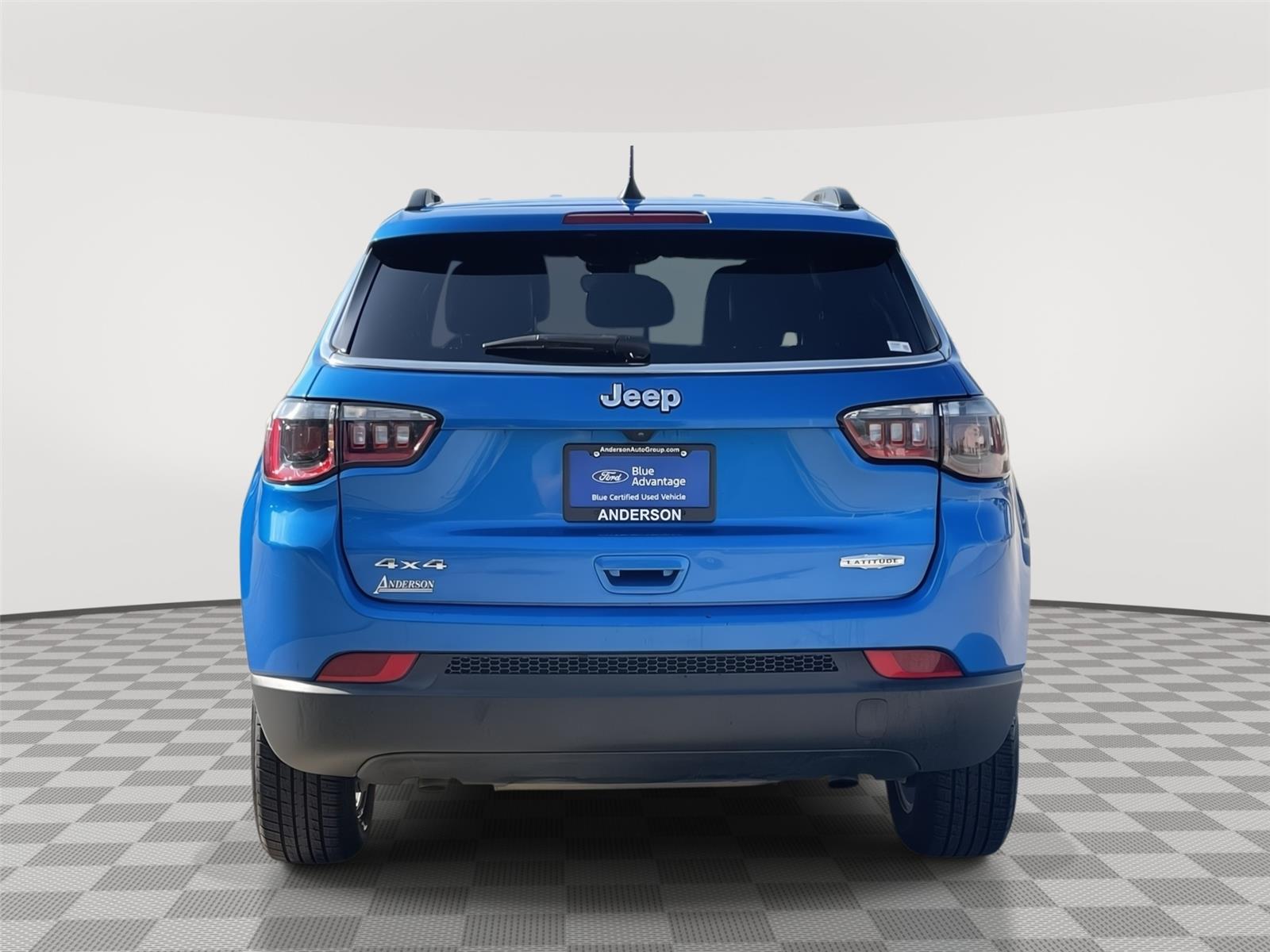 Vehicle photo 8