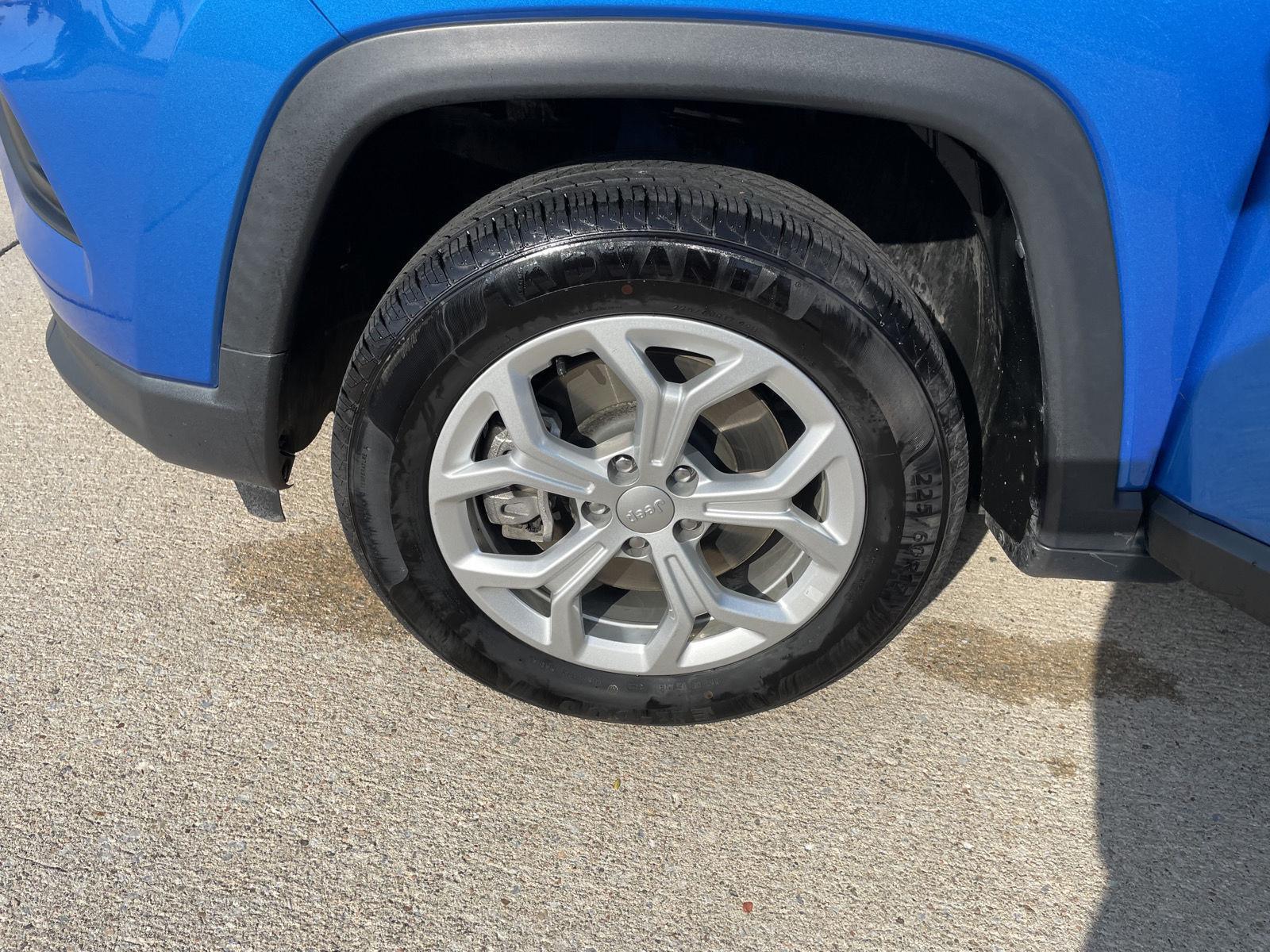 Vehicle photo 10