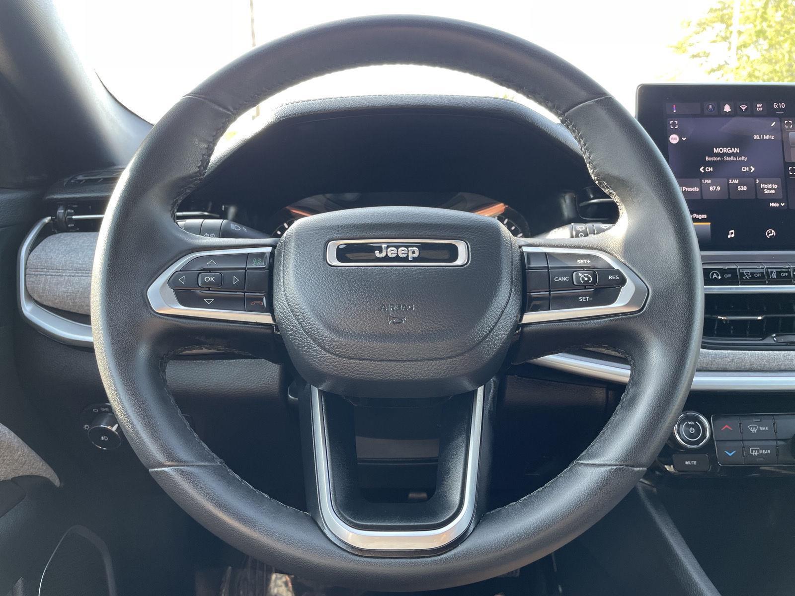 Vehicle photo 11