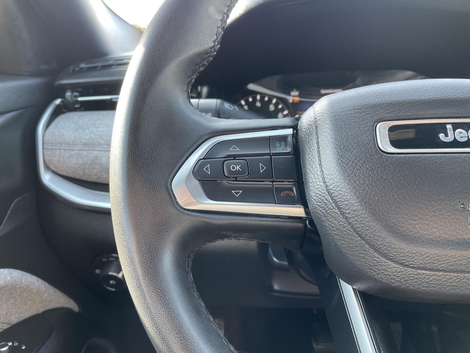 Vehicle photo 12