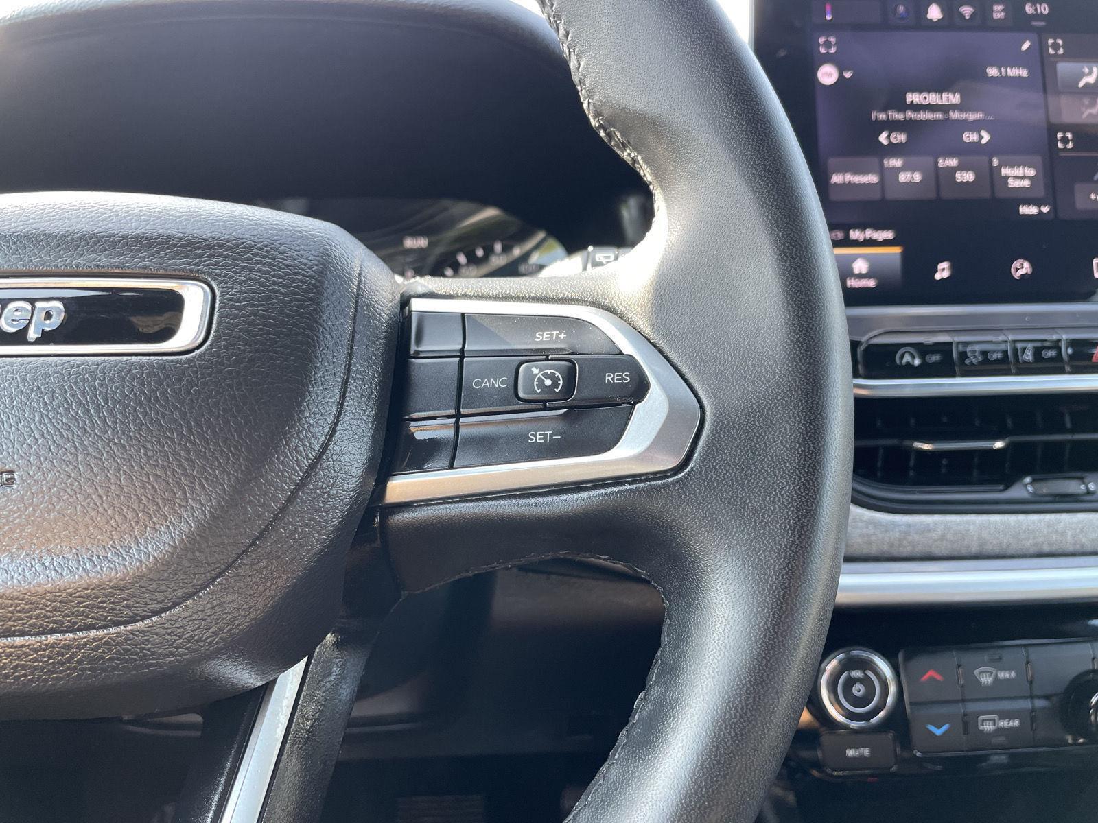 Vehicle photo 13