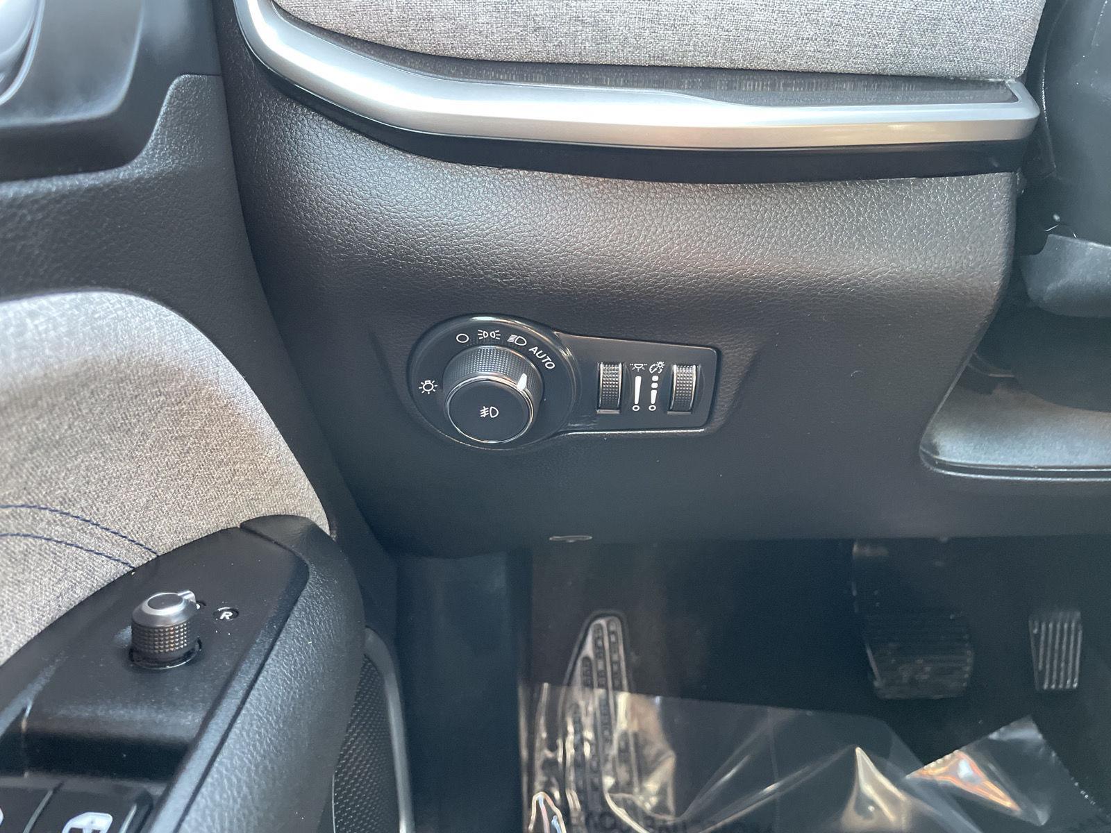 Vehicle photo 15