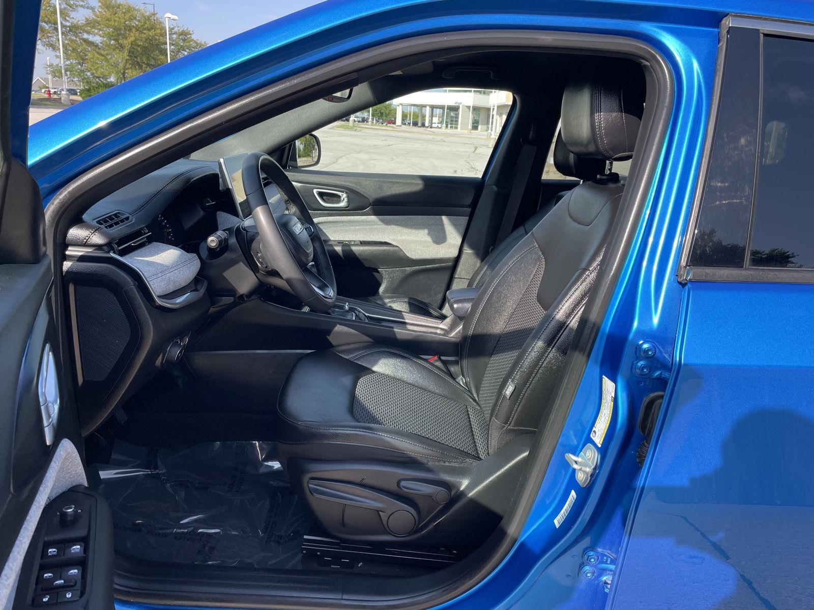 Vehicle photo 16
