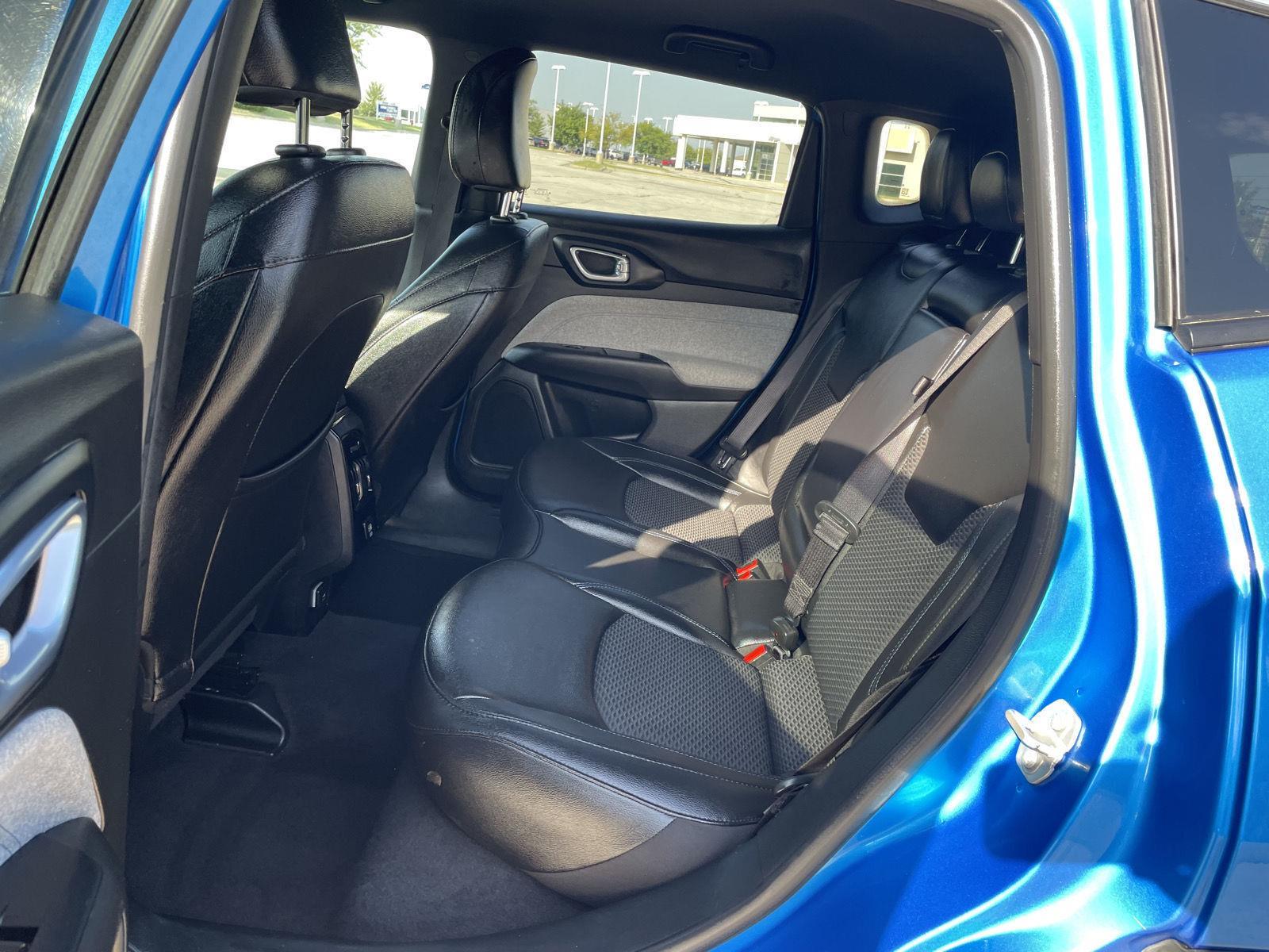 Vehicle photo 19