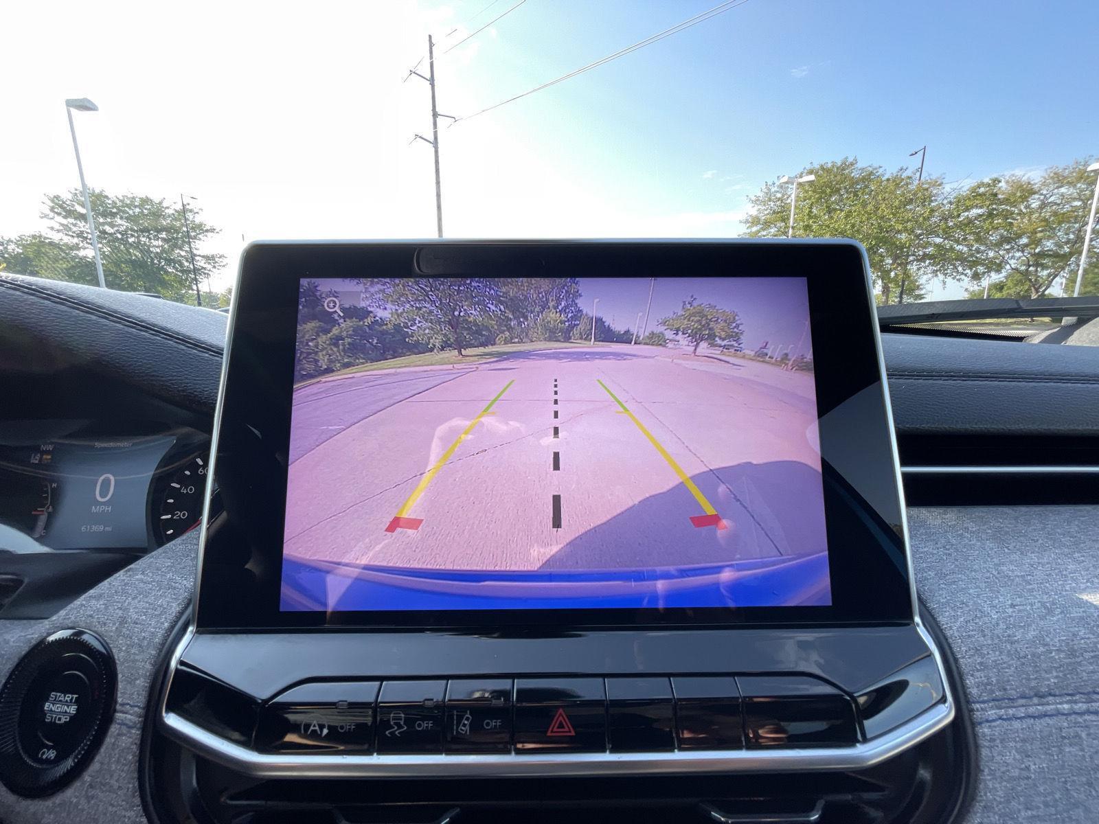 Vehicle photo 22