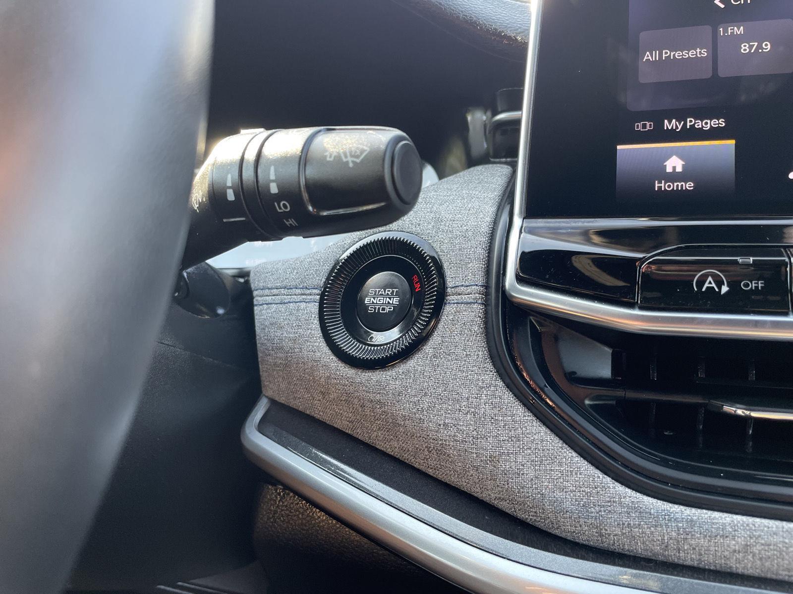Vehicle photo 23