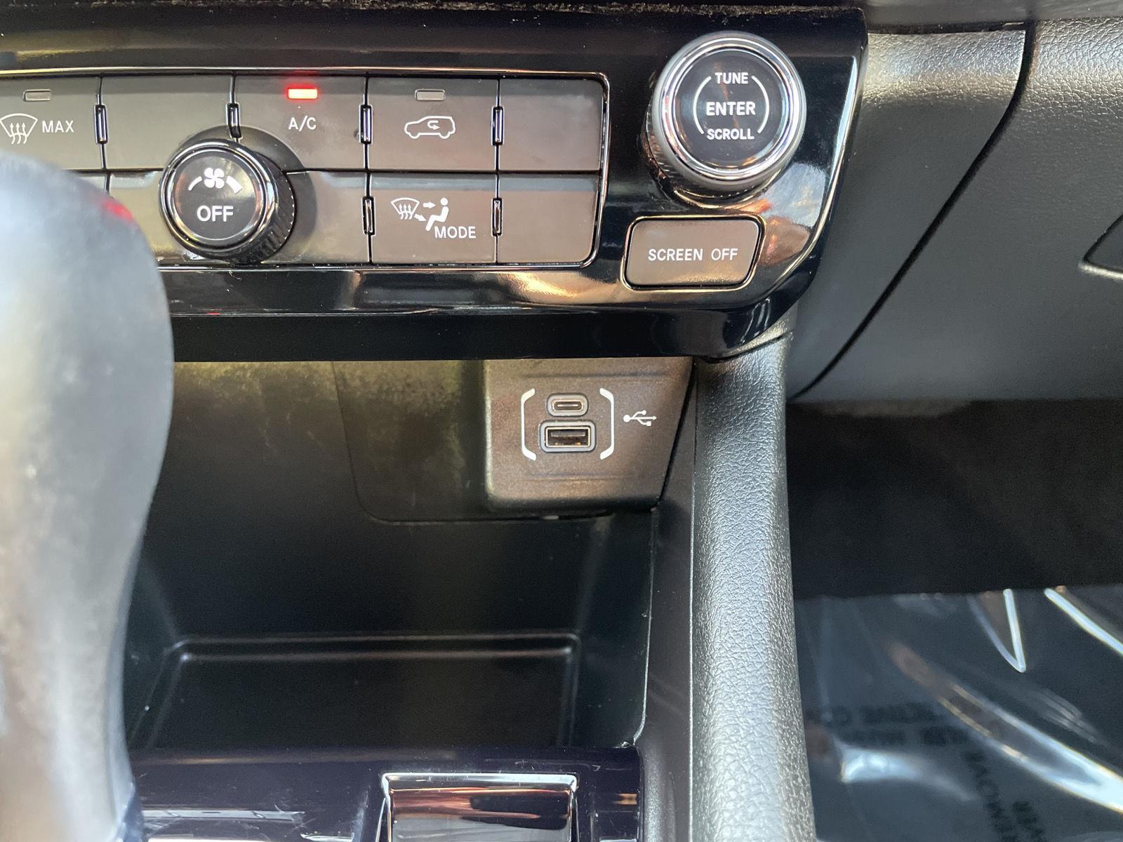 Vehicle photo 26