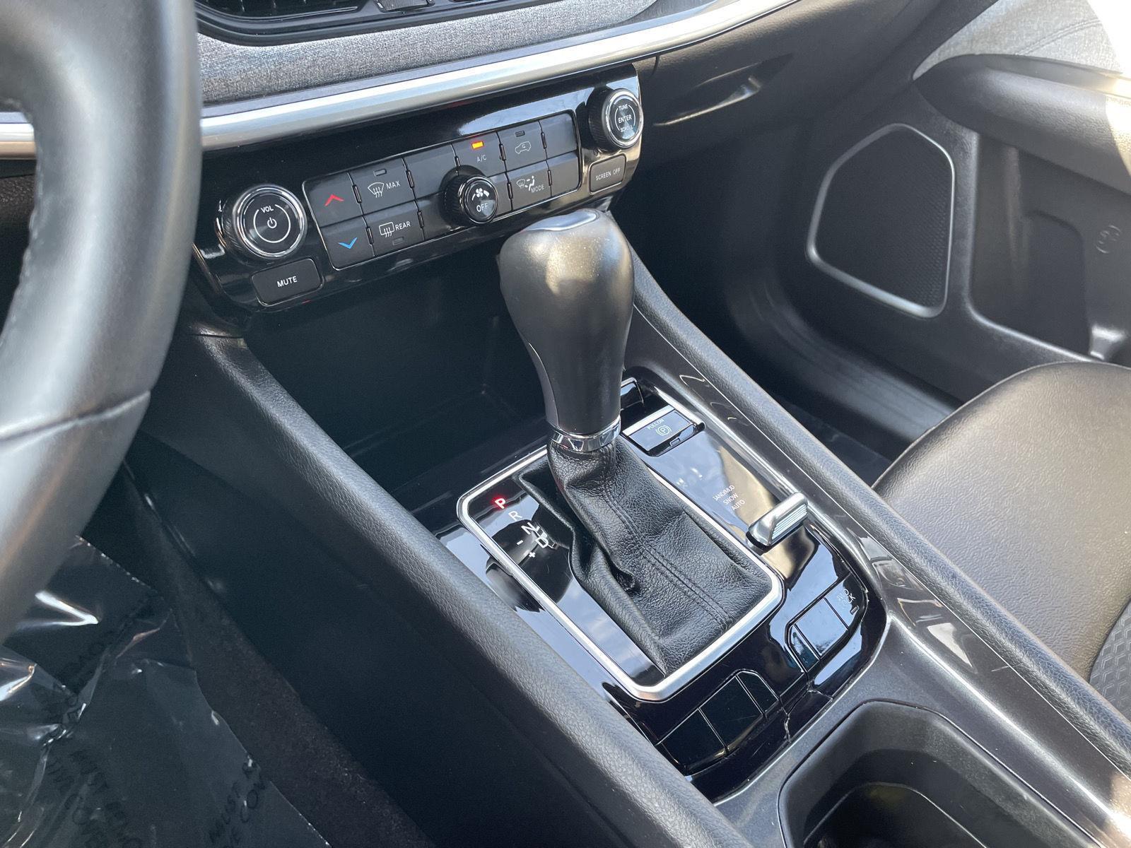 Vehicle photo 28