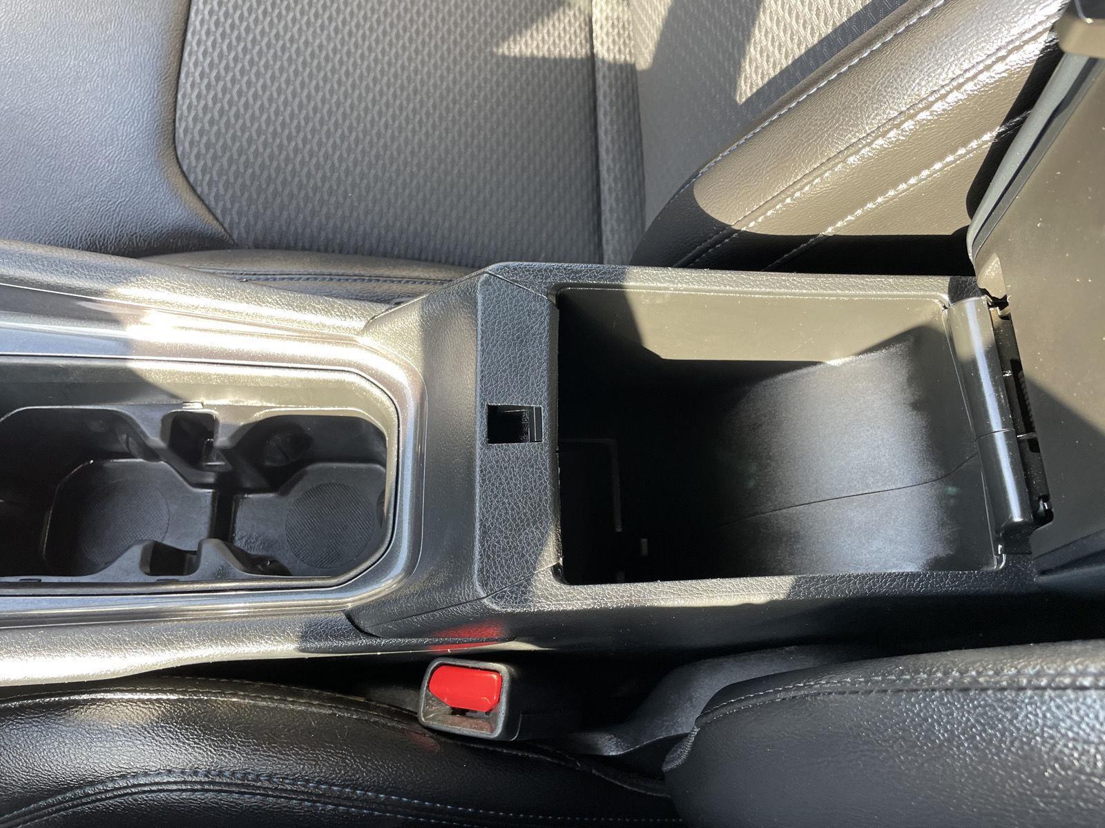 Vehicle photo 29