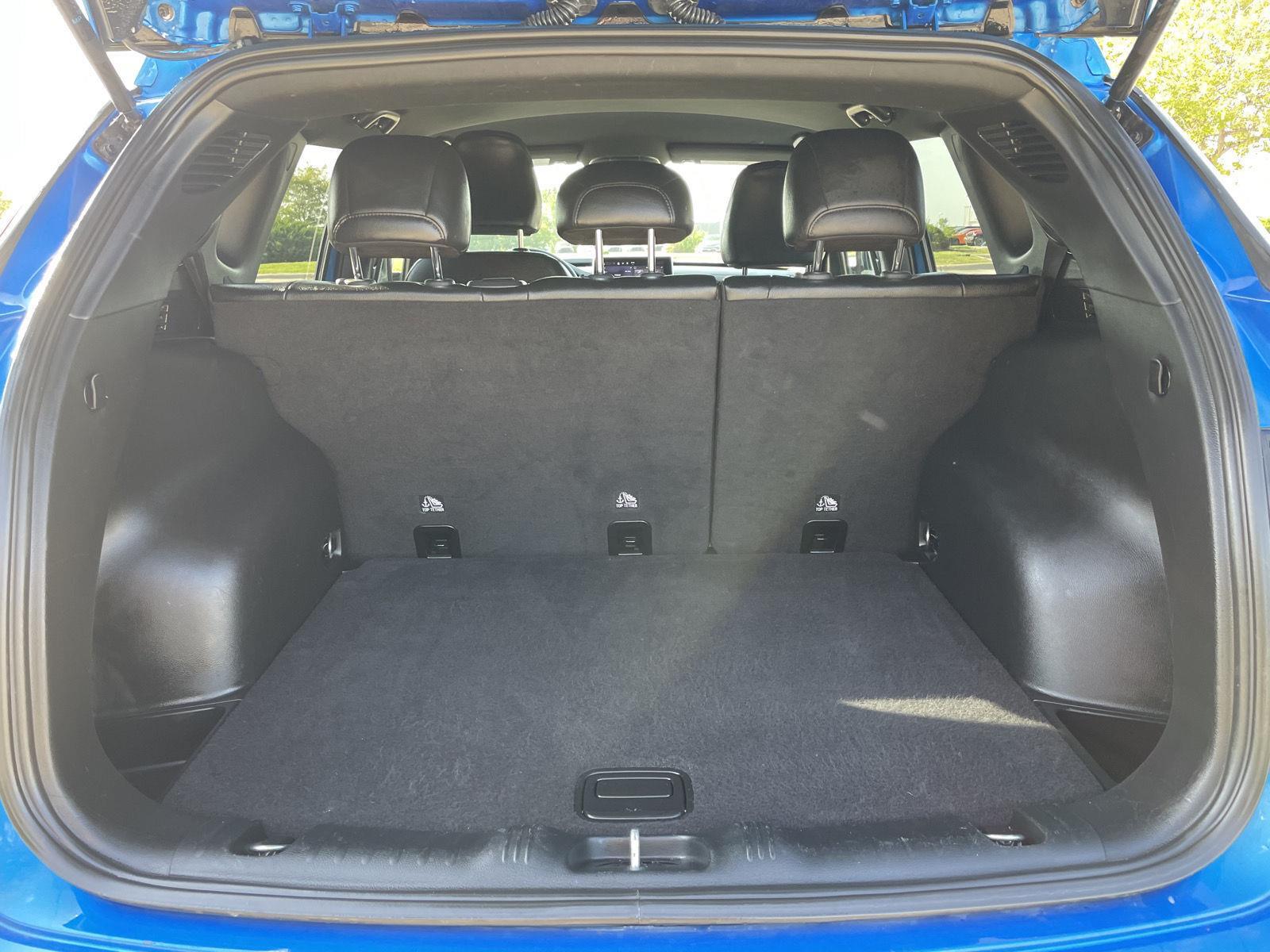 Vehicle photo 33