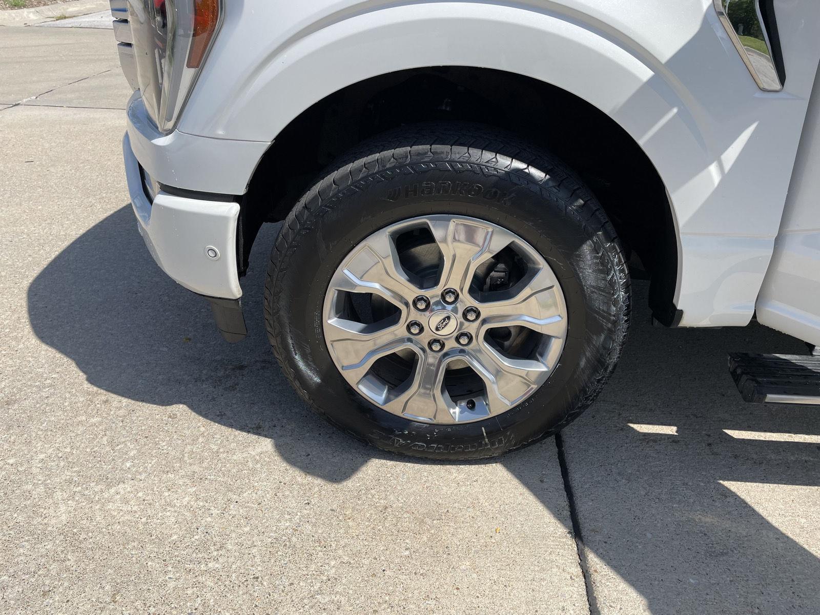 Vehicle photo 10