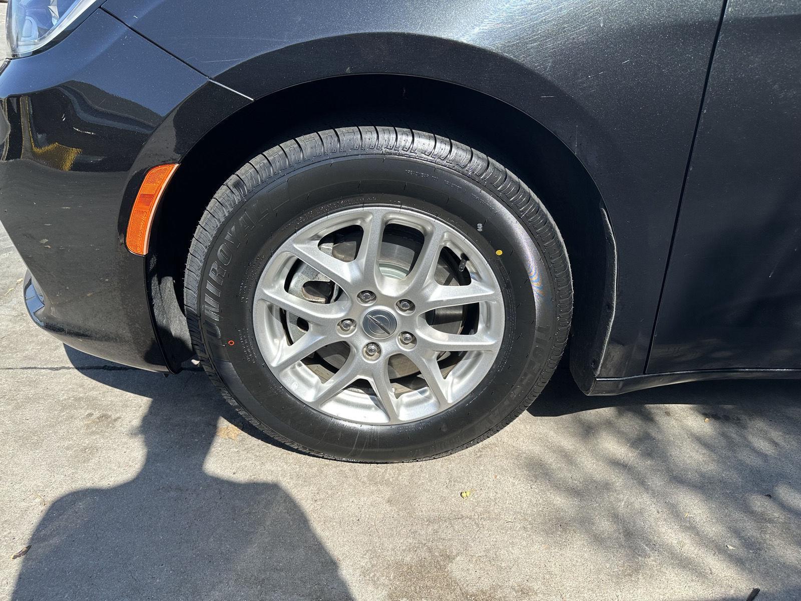 Vehicle photo 10