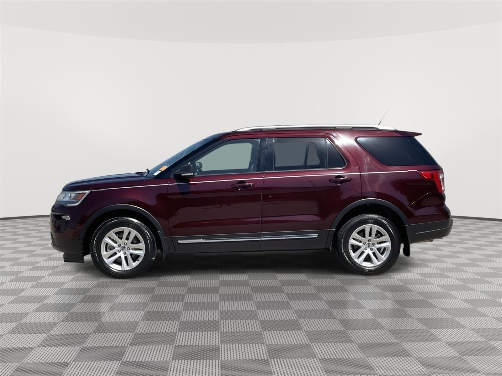 Vehicle photo 2
