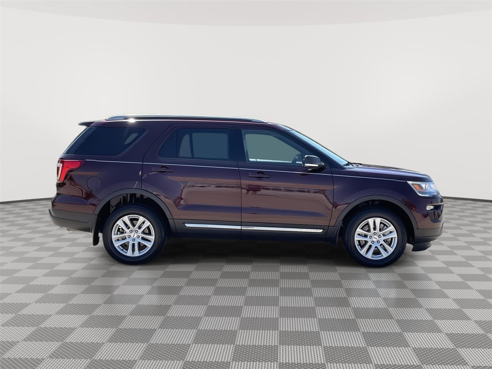Vehicle photo 6