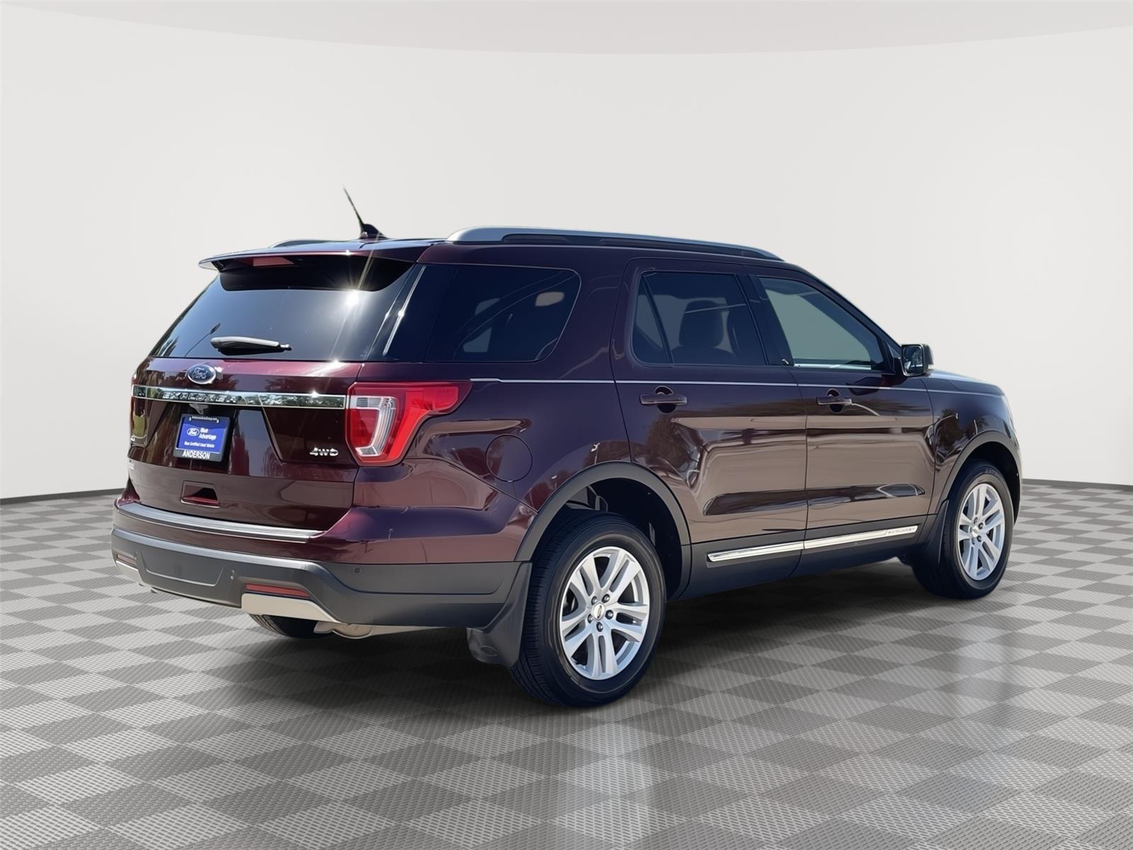 Vehicle photo 7