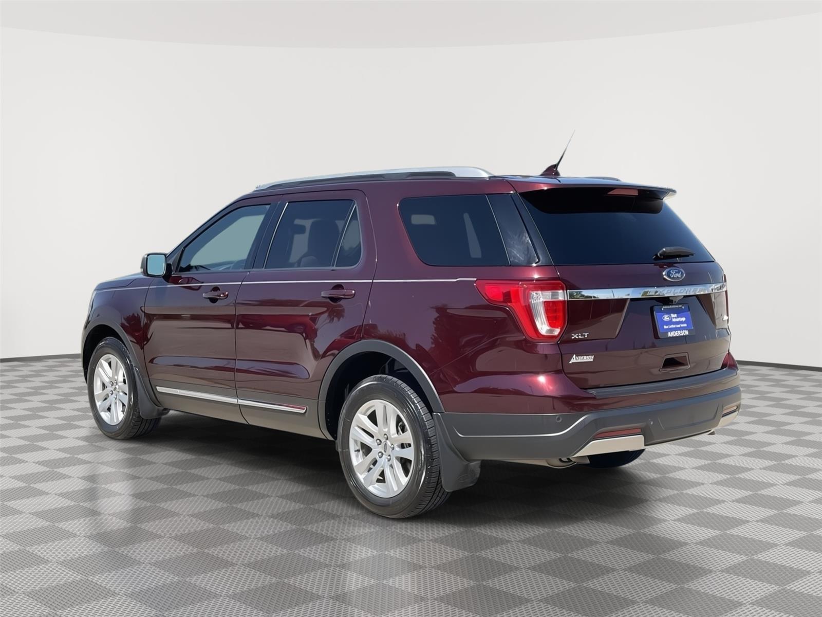 Vehicle photo 9