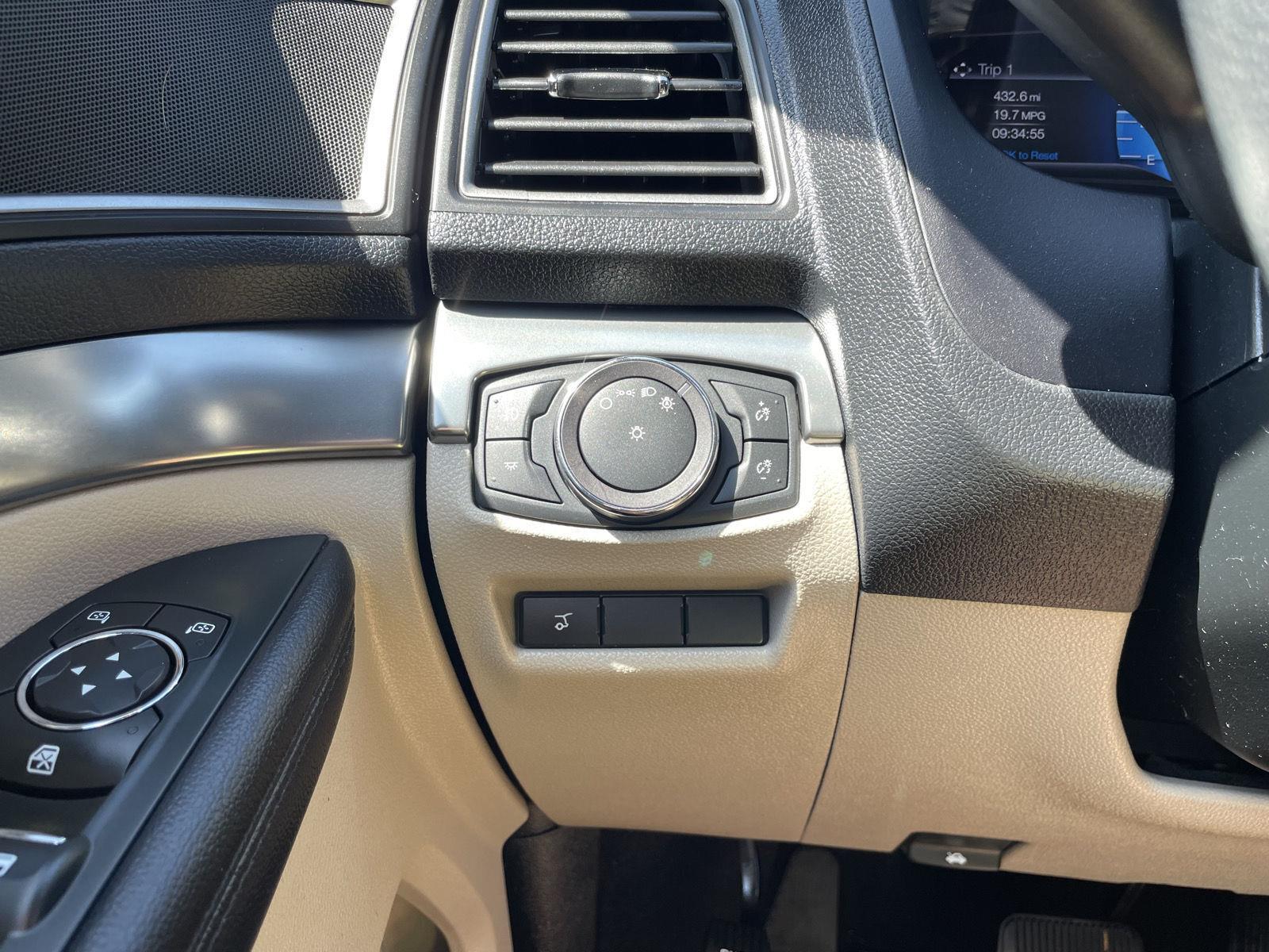 Vehicle photo 16