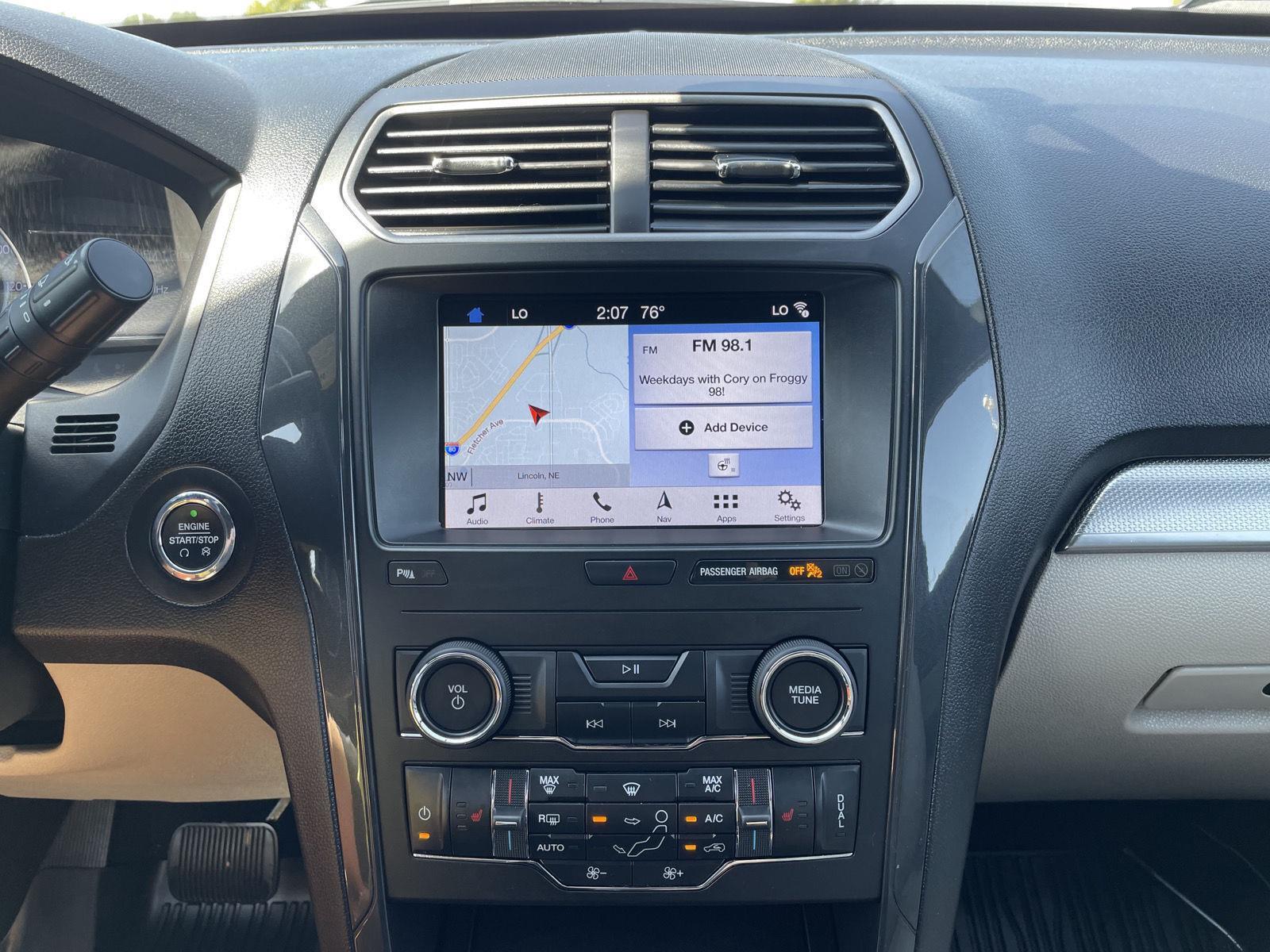 Vehicle photo 23