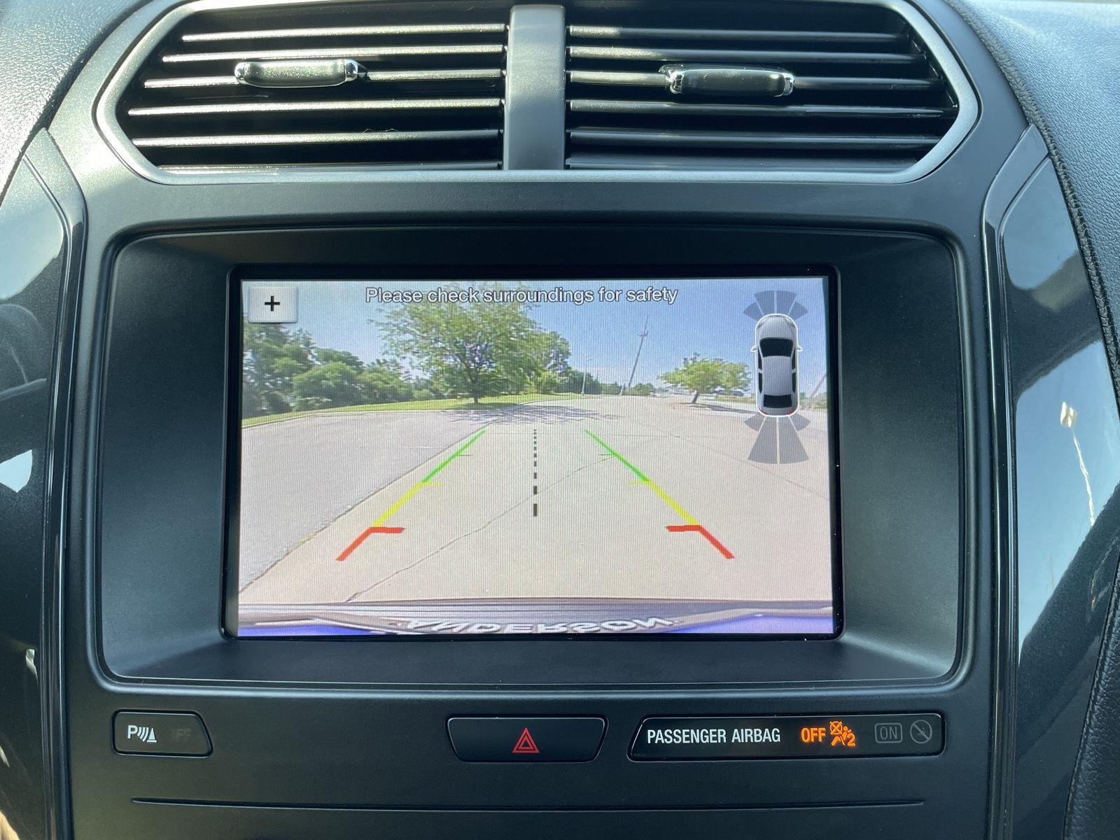 Vehicle photo 24