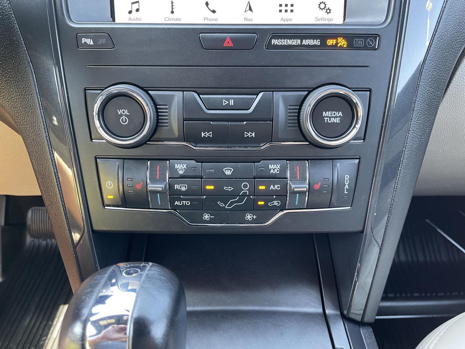 Vehicle photo 27