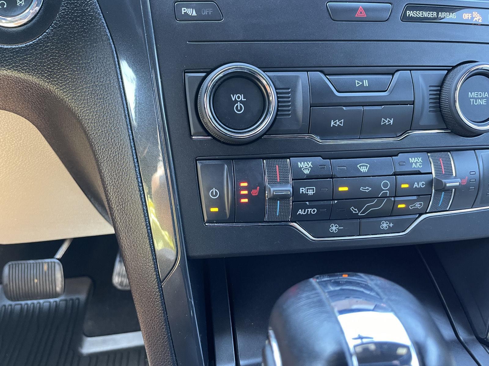 Vehicle photo 28