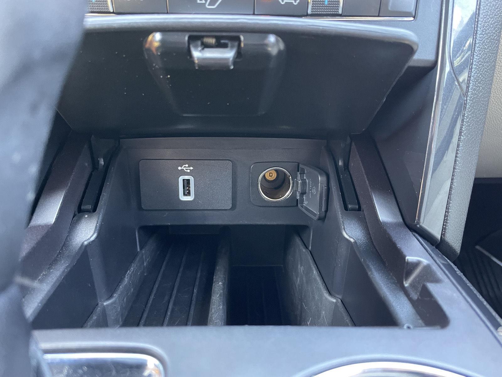 Vehicle photo 30