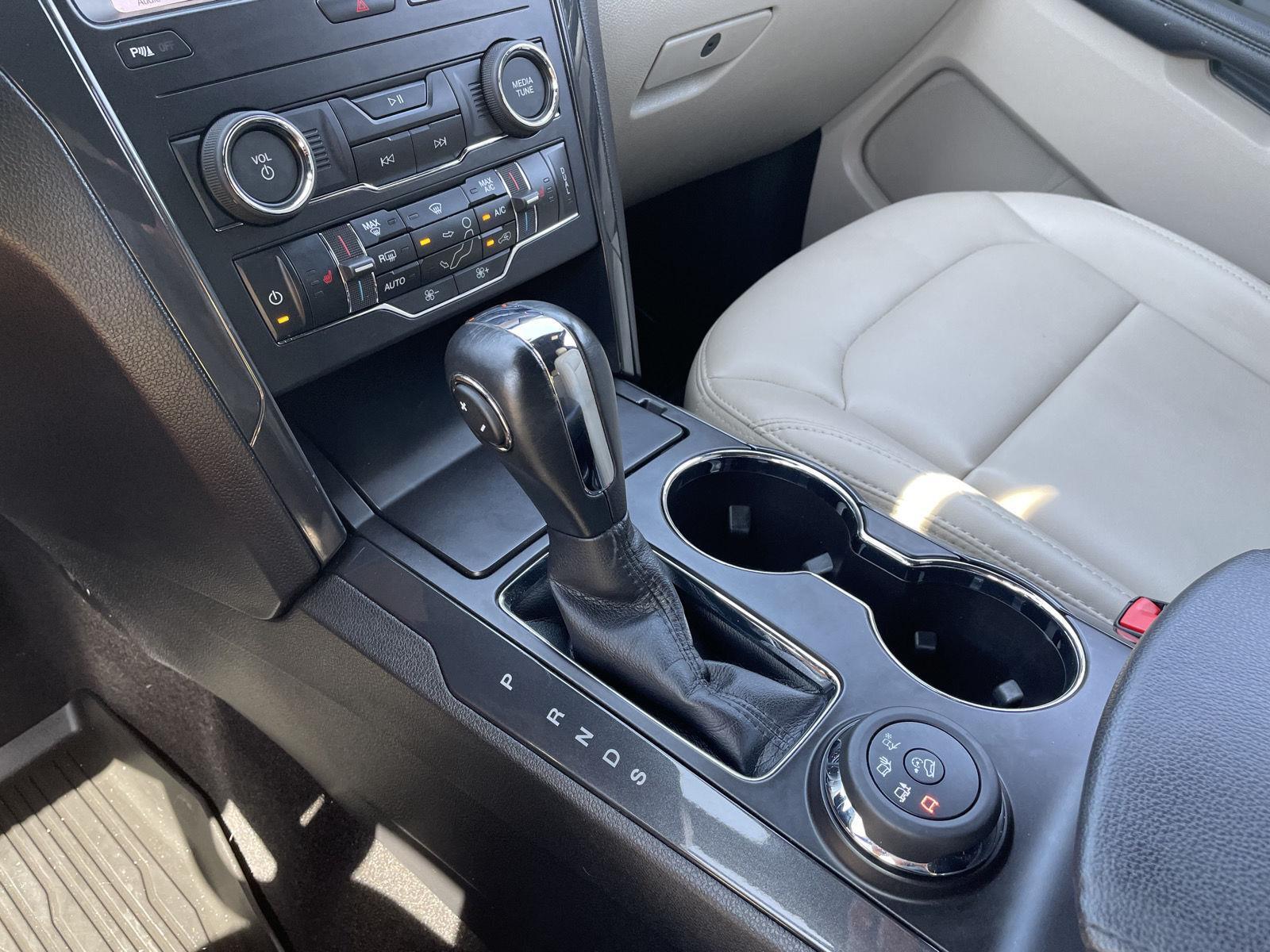 Vehicle photo 32