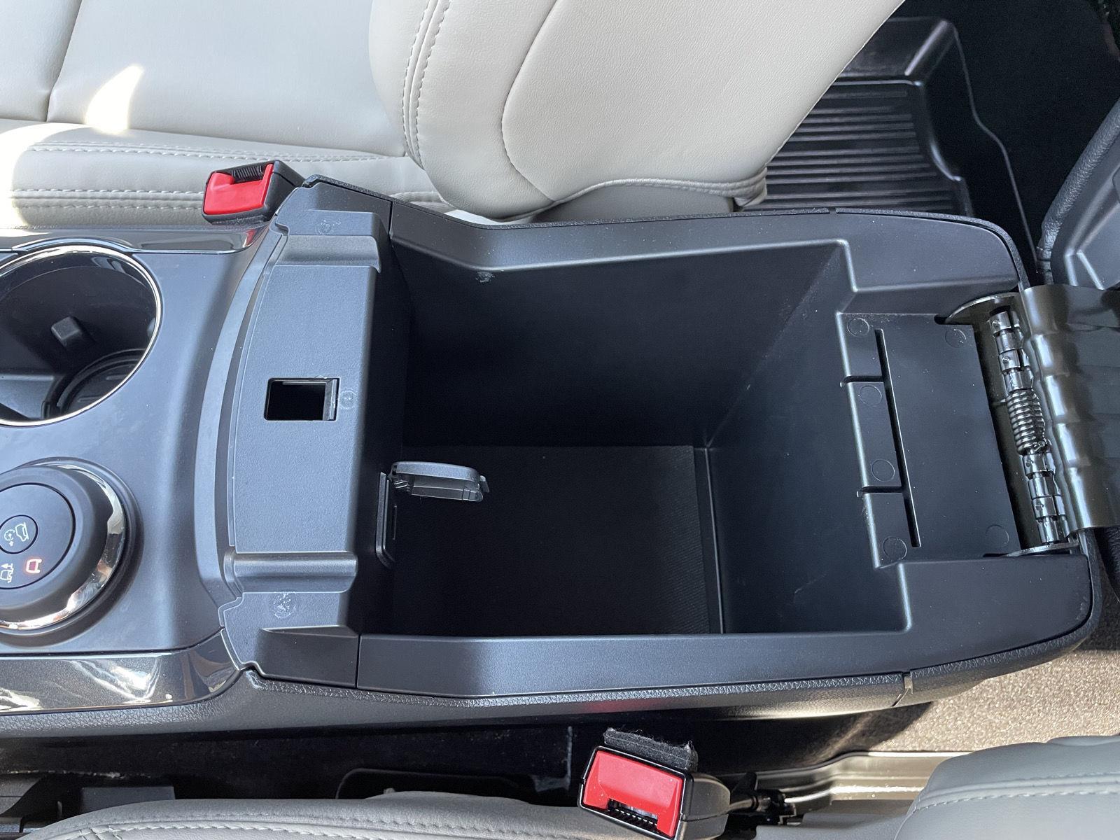 Vehicle photo 33