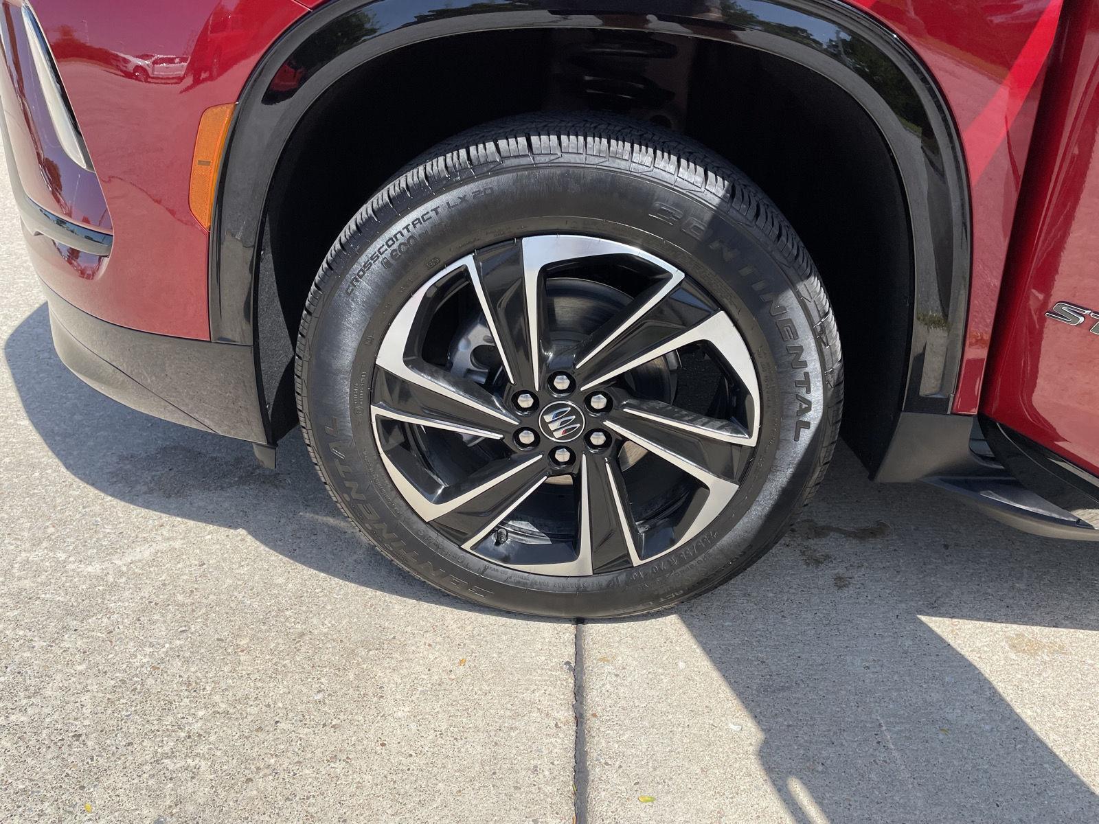Vehicle photo 10