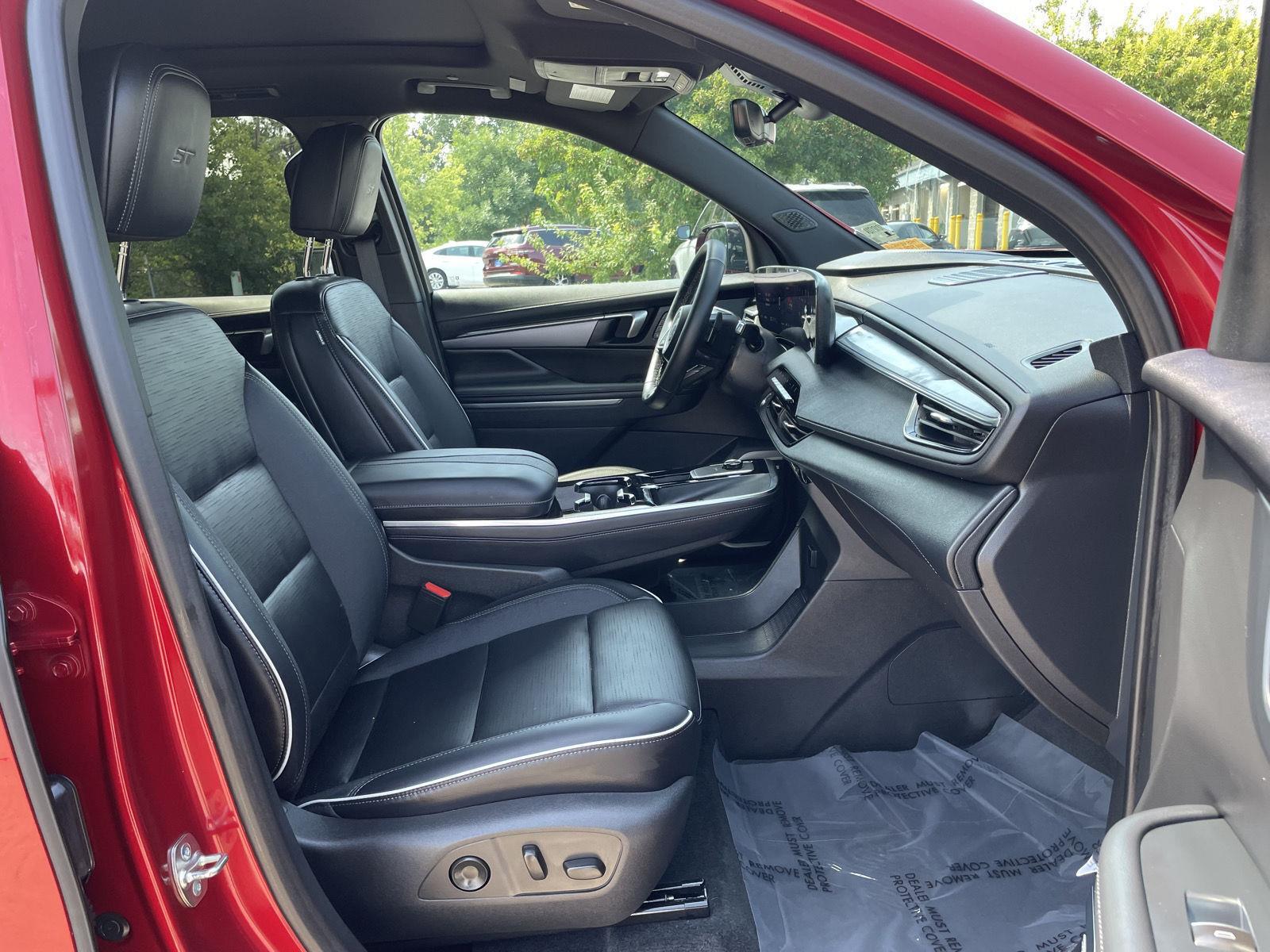 Vehicle photo 18