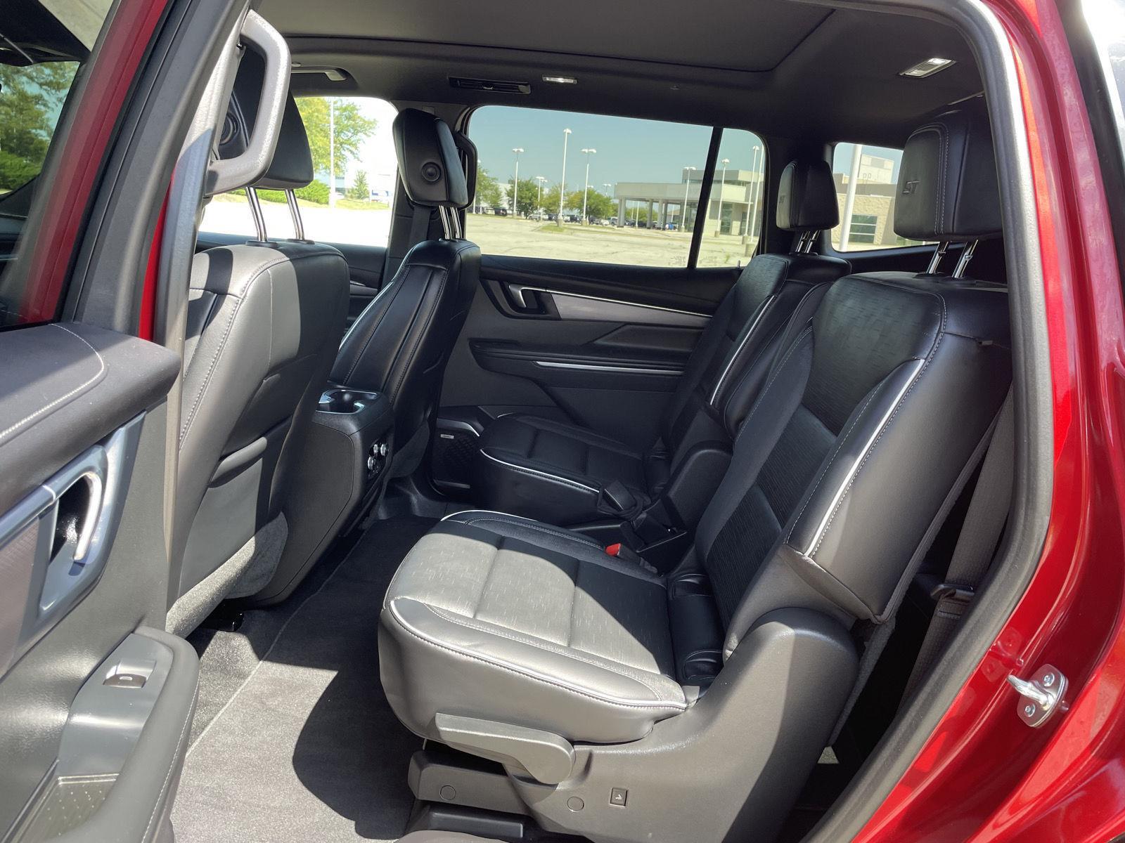 Vehicle photo 19