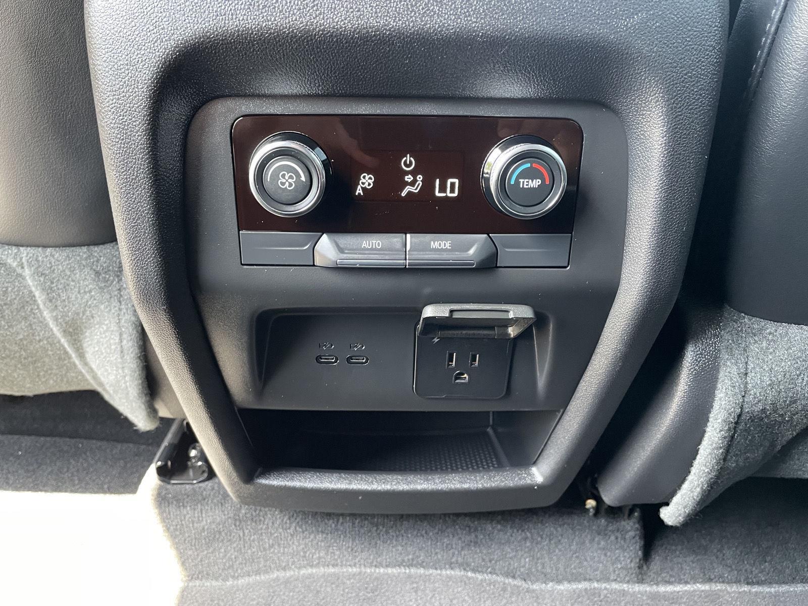Vehicle photo 20