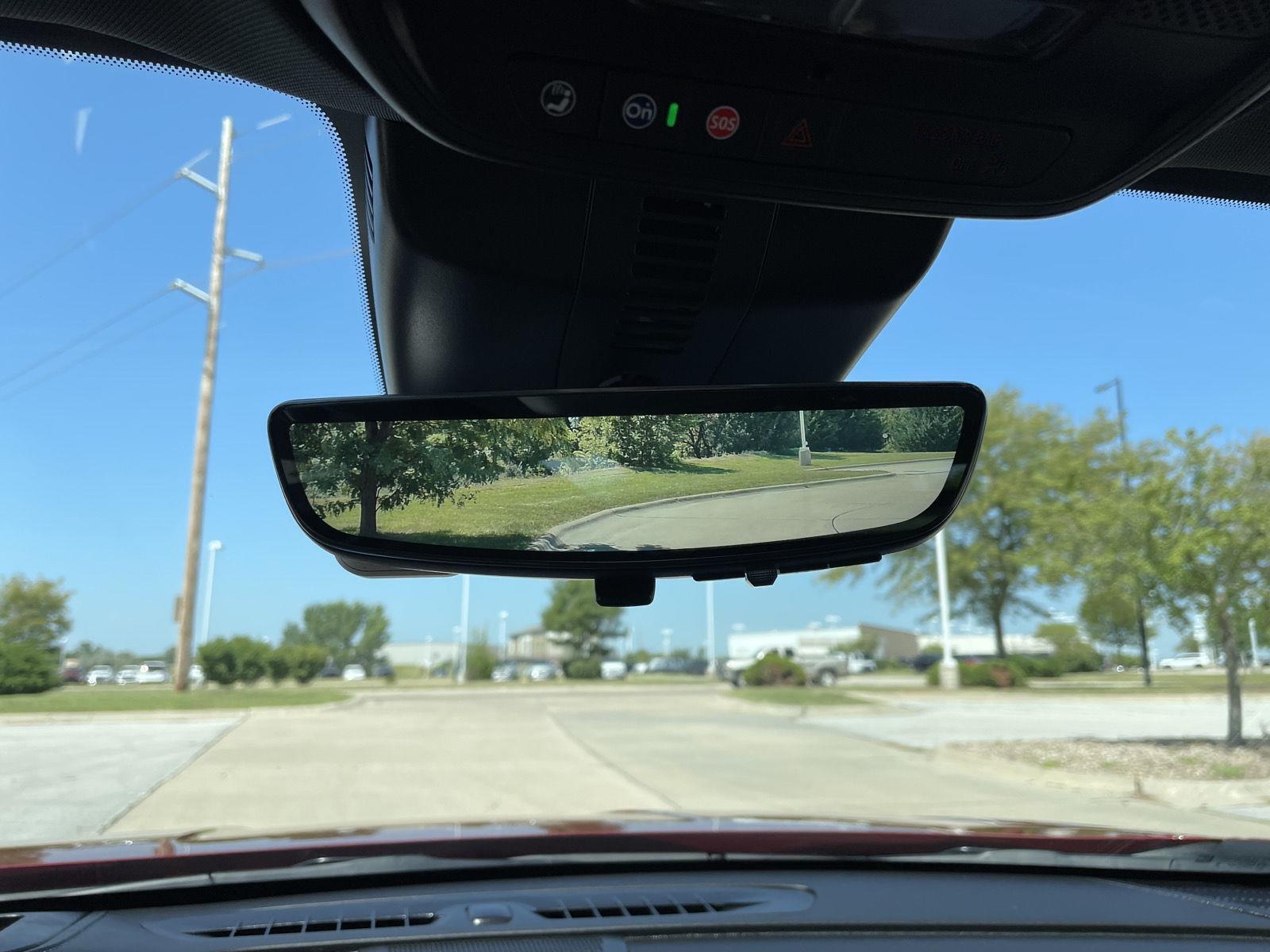 Vehicle photo 23