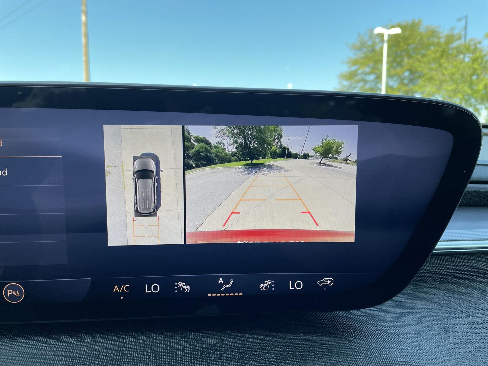 Vehicle photo 26