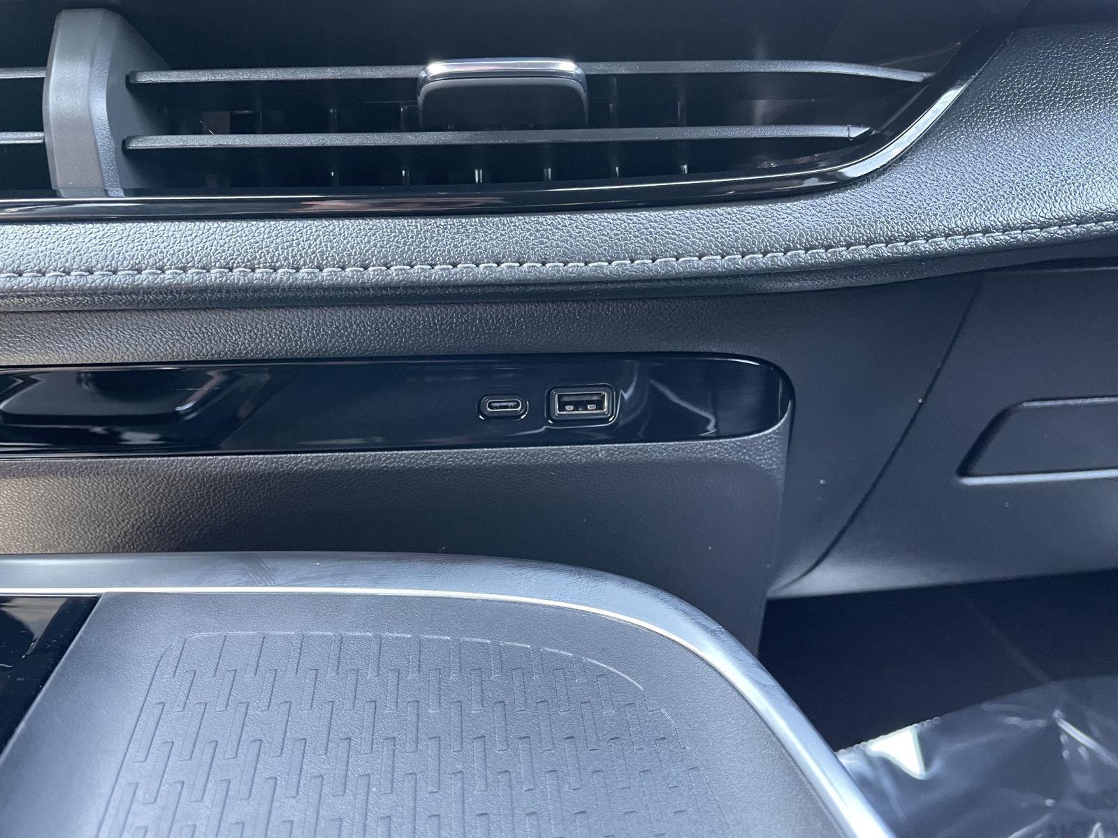 Vehicle photo 32