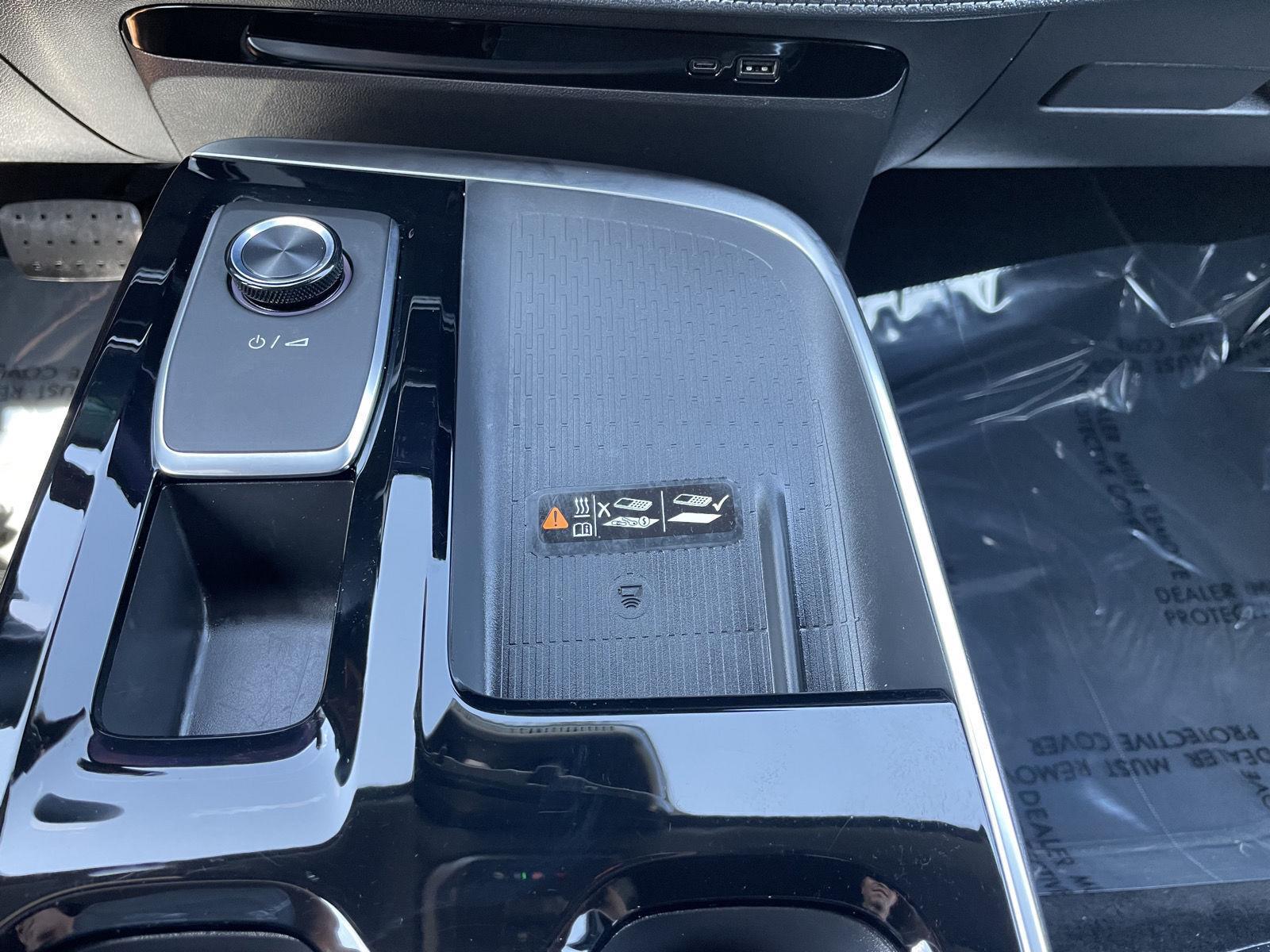 Vehicle photo 33